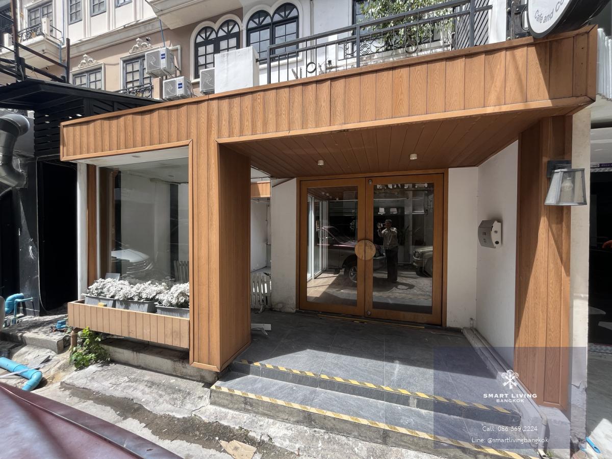 ให้เช่าอาคารพาณิชย์ 4.5 ชั้น สุขุมวิท 31 (250 ตร.ม.) ทำเลทอง ห่าง BTS พร้อมพงษ์ เพียง 160 ม. เหมาะทำคาเฟ่ คลินิก ซาลอน