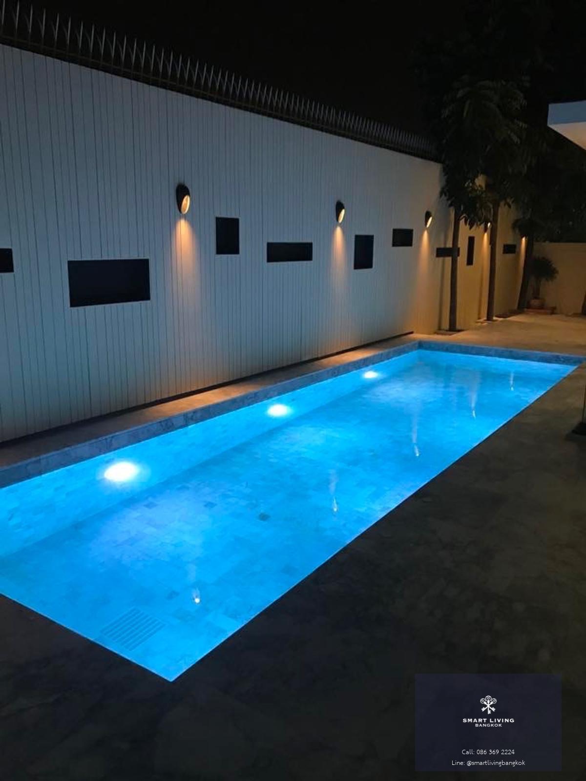 ให้เช่าบ้านเดี่ยว บ้านอิสระพระราม 9 ขนาด 5 ห้องนอน พื้นที่ใช้สอย 500 ตร.ม บนที่ดิน 97 ตร.ว พื้นที่กว้าง เหมาะสำหรับครอบครัว