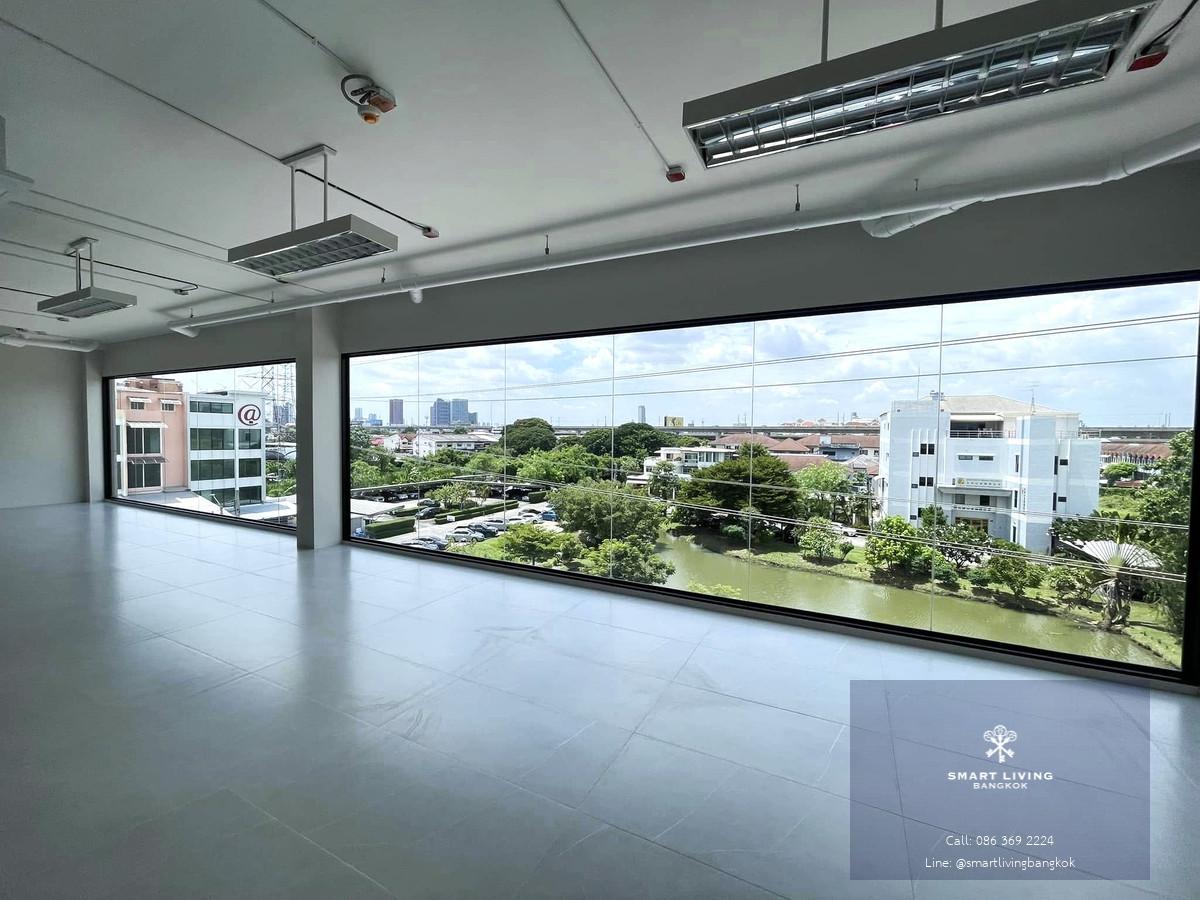 โชว์รูมให้เช่าย่านพัฒนาการ🎈 โชว์รูมใหม่ พื้นที่กว้างขวาง 872 ตร.ม. ติดถนนใหญ่ ค่าเช่าสามารถต่อรองได้ สอบถามเพิ่มเติม โทร. 086-369-2224