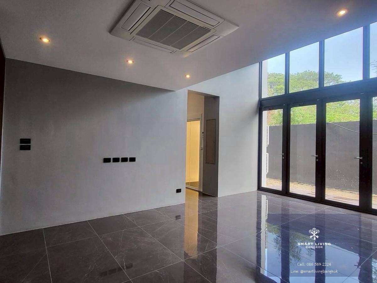 บ้านหรูอัลตร้าศรีนครินทร์พร้อมสระว่ายน้ำส่วนตัวและลิฟต์ ใกล้พาราไดซ์พาร์คและโรงเรียนนานาชาติเบิร์กลีย์