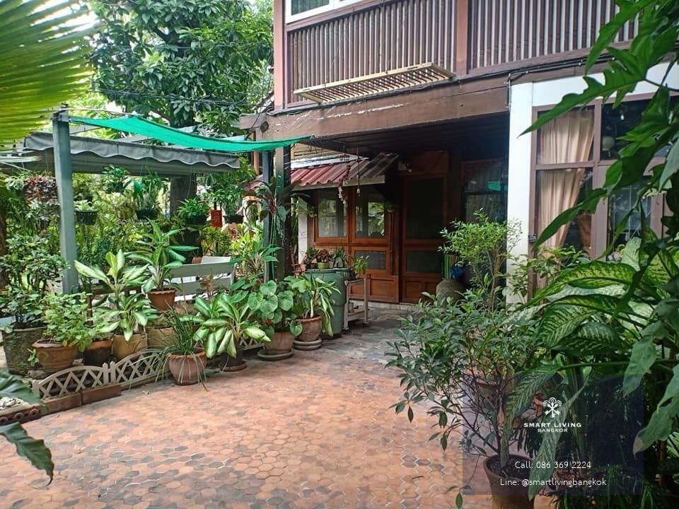 ขายที่ดินพหลโยธิน 446 ตารางวา พร้อมเรือนไม้สักดั้งเดิม — ที่ดินใจกลางเมืองสำหรับพัฒนาโครงการ เดินทางได้หลายเส้นทาง ใกล้ทางขึ้น–ลงทางด่วน