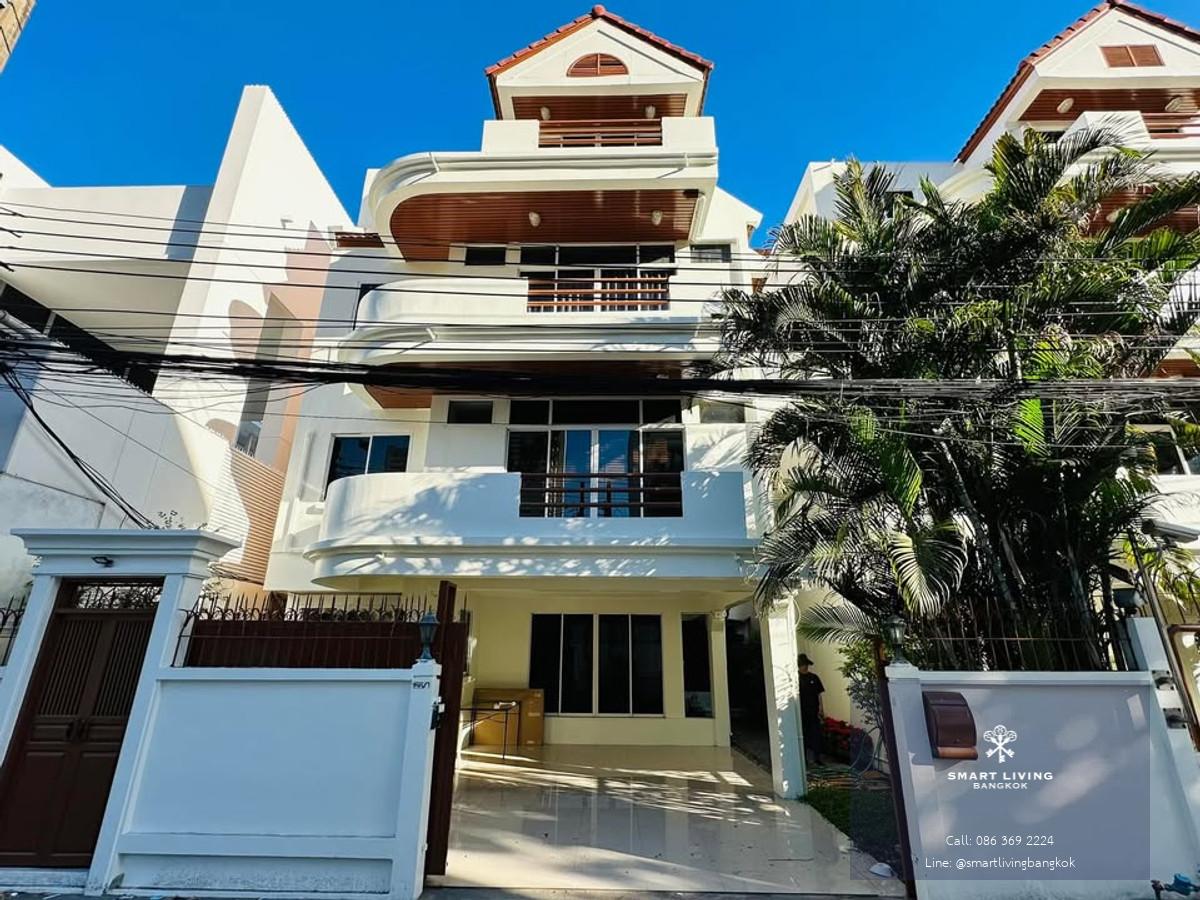 🌟 ให้เช่าทาวน์โฮมหรูใจกลางสุขุมวิท 4 ห้องนอน พื้นที่สวนข้างบ้าน เฟอร์นิเจอร์ตกแต่งครบ ใกล้ BTS พร้อมพงษ์ พร้อมอยู่