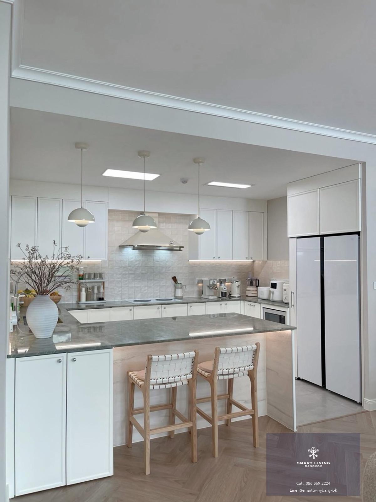 ขายหรือให้เช่าคอนโด 3 ห้องนอน รีโนเวทใหม่ ถนนสุขุมวิท 61 ใกล้ BTS เอกมัย ขนาด 120 ตร.ม ราคา 18 ล้านบาท เช่า 105,000 บาท