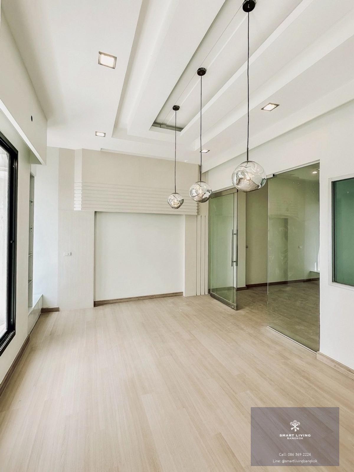 ขายโฮมออฟฟิศ พระราม 9 ลาดพร้าว 4 ชั้น หลังมุม รีโนเวทใหม่ ติดถนนใหญ่ ใกล้ทางด่วน เหมาะทำธุรกิจและลงทุน