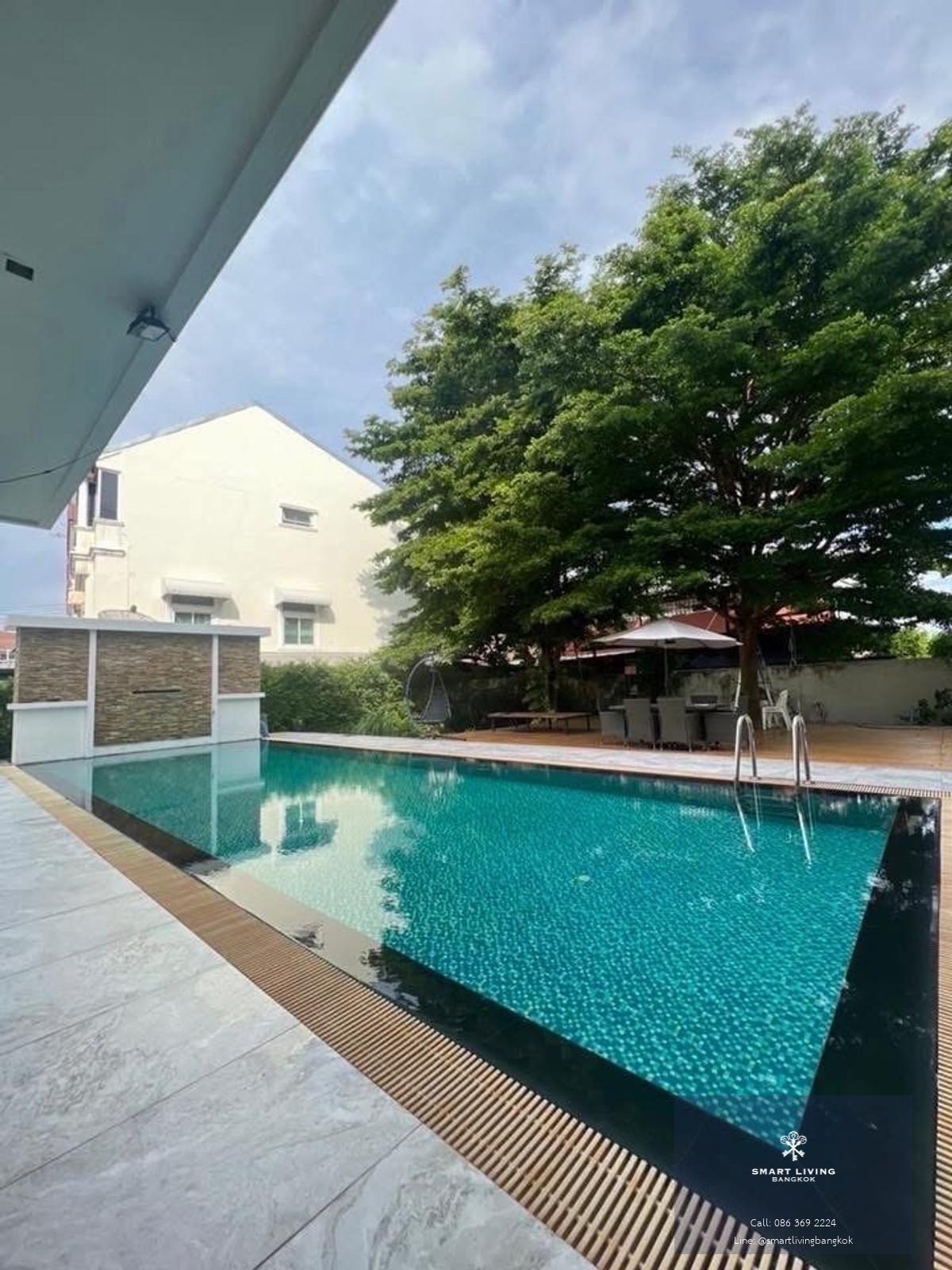 บ้านบนที่ดิน 1 ไร่ จรัญสนิทวงศ์ พร้อมบ้านพัก 2 หลัง และสระว่ายน้ำส่วนตัว ใกล้ศิริราช เหมาะสำหรับอยู่อาศัยหรูหราหรือโฮมออฟฟิศ กรุงเทพฯ