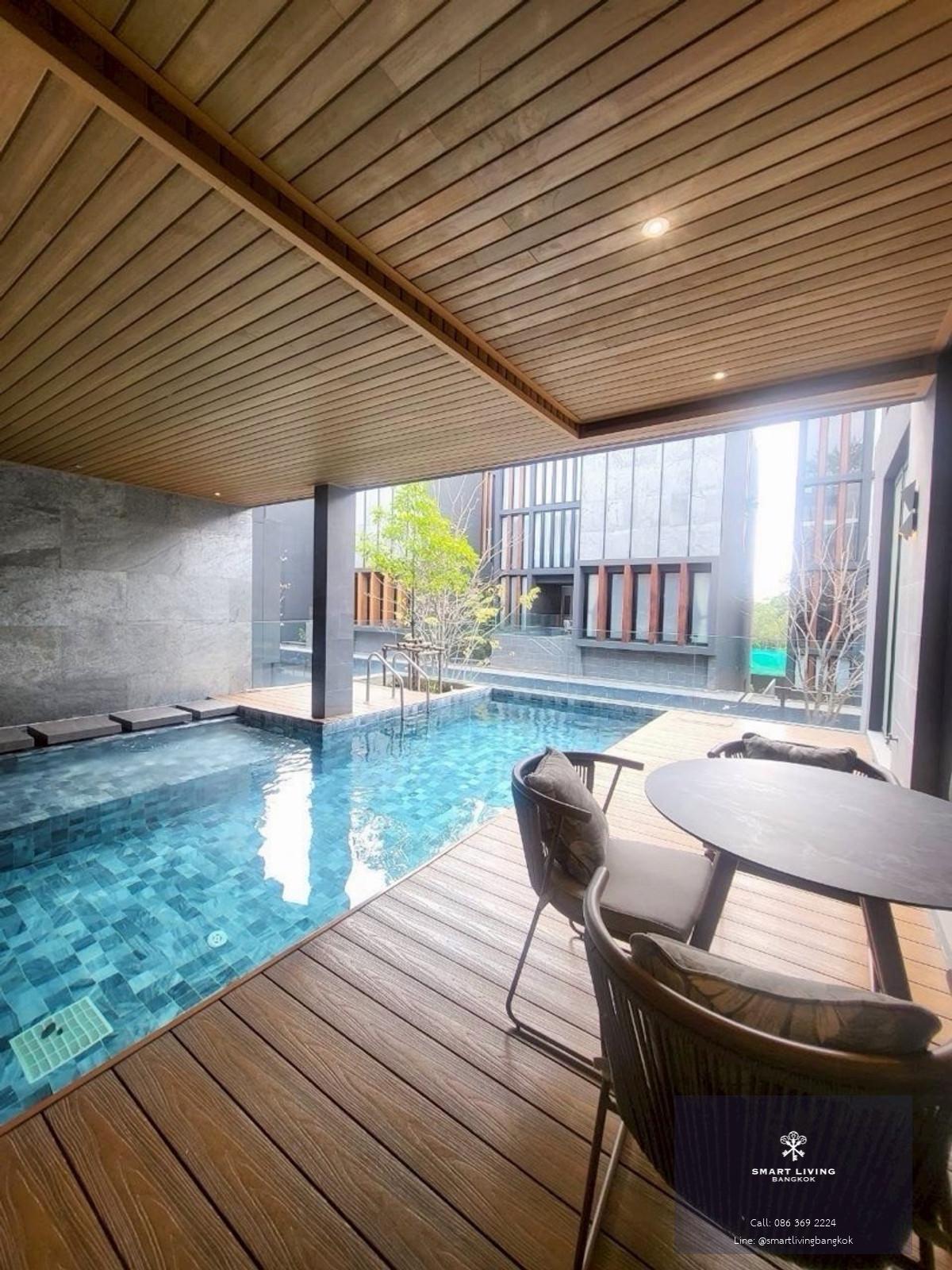 บ้านเดี่ยว Ultra Luxury ศรีนครินทร์ 5 ห้องนอน พร้อมสระว่ายน้ำและลิฟต์ส่วนตัว ใกล้ Paradise Park และ Berkeley International School