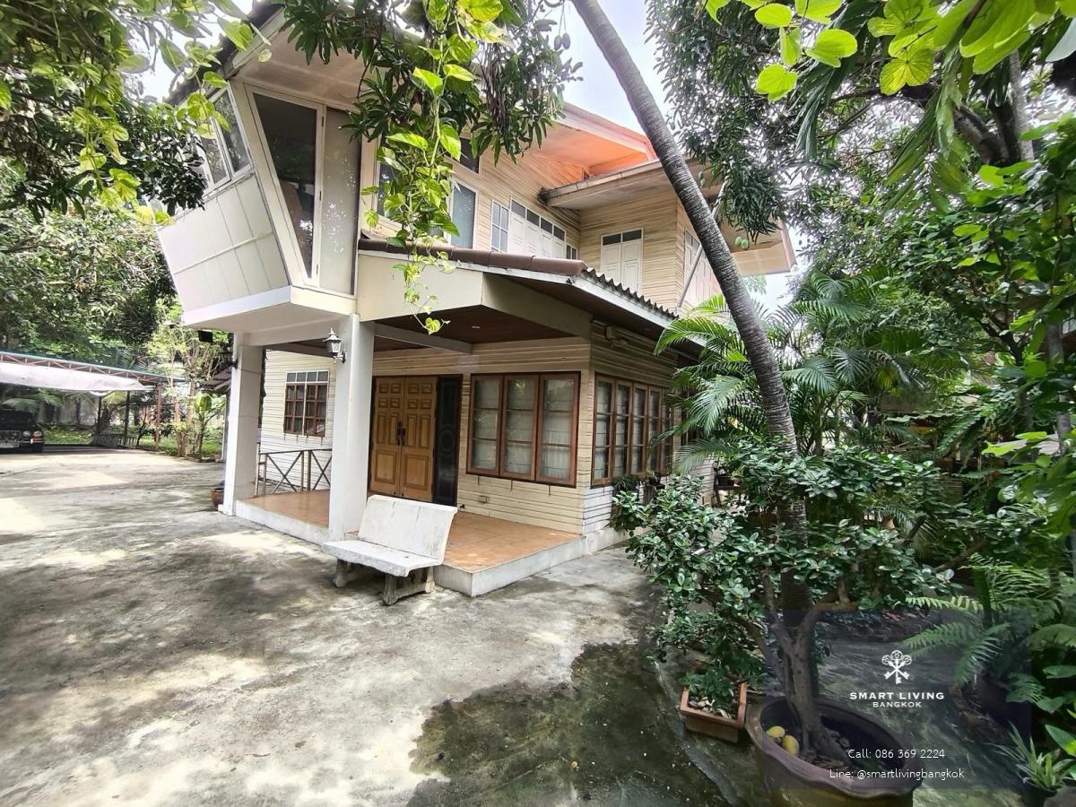 ขายที่ดินพหลโยธิน 446 ตารางวา พร้อมเรือนไม้สักดั้งเดิม — ที่ดินใจกลางเมืองสำหรับพัฒนาโครงการ เดินทางได้หลายเส้นทาง ใกล้ทางขึ้น–ลงทางด่วน