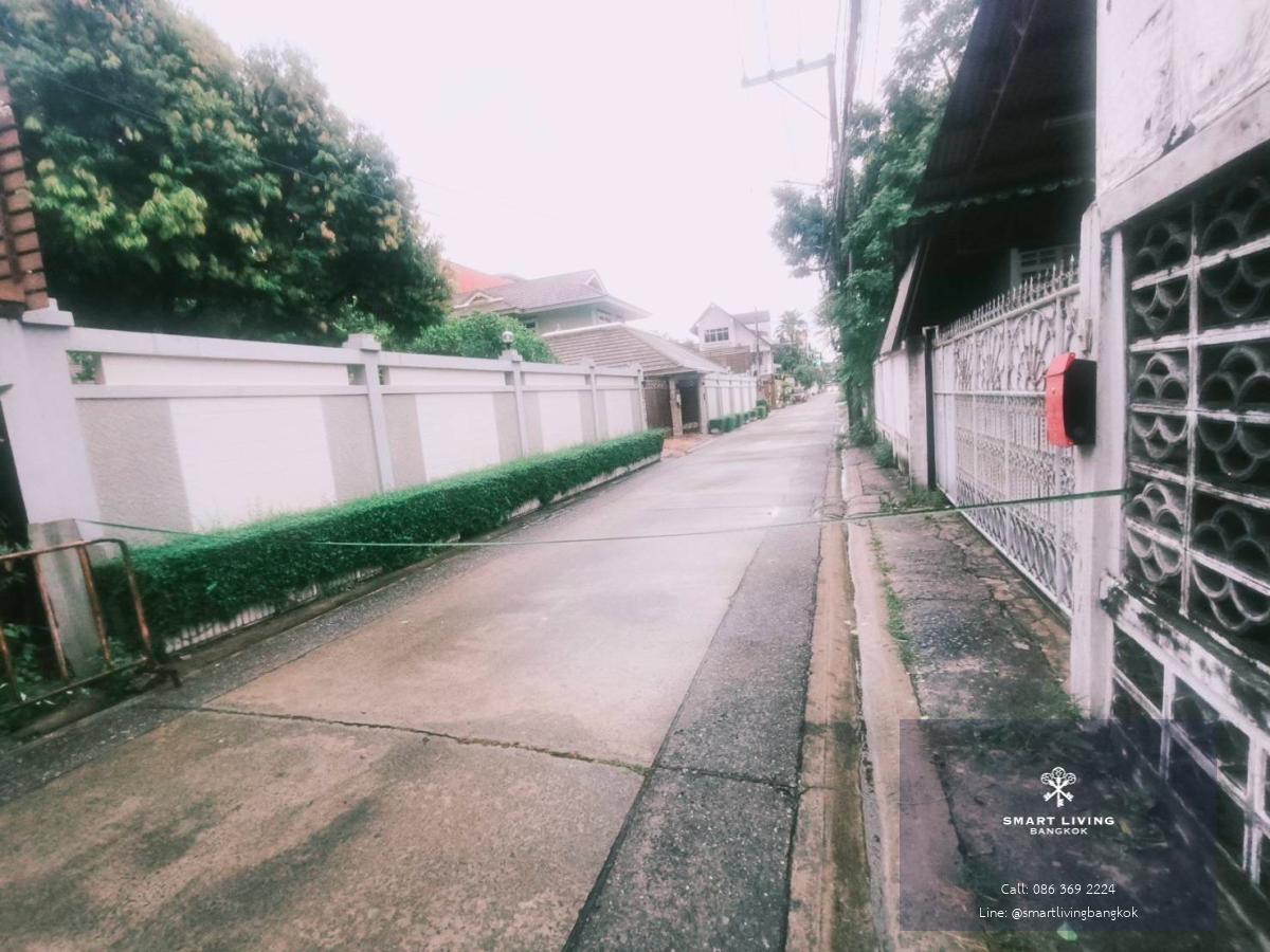 ขายที่ดินติดถนนลาดพร้าว พร้อมสิ่งปลูกสร้าง ใกล้ MRT ลาดพร้าว 71 เพียง 50 เมตร ถนนหน้ากว้าง 6 เมตร เหมาะพัฒนาโครงการ