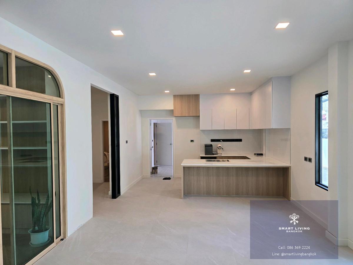 ✨ บ้านเดี่ยวรีโนเวทใหม่ทั้งหลังพร้อมอยู่ในทำเลเมืองเอก รังสิต 4ห้องนอน ขนาดใหญ่400ตรม. ใกล้มหาวิทยาลัย, ตลาด, สนามบิน และห้างสรรพสินค้า