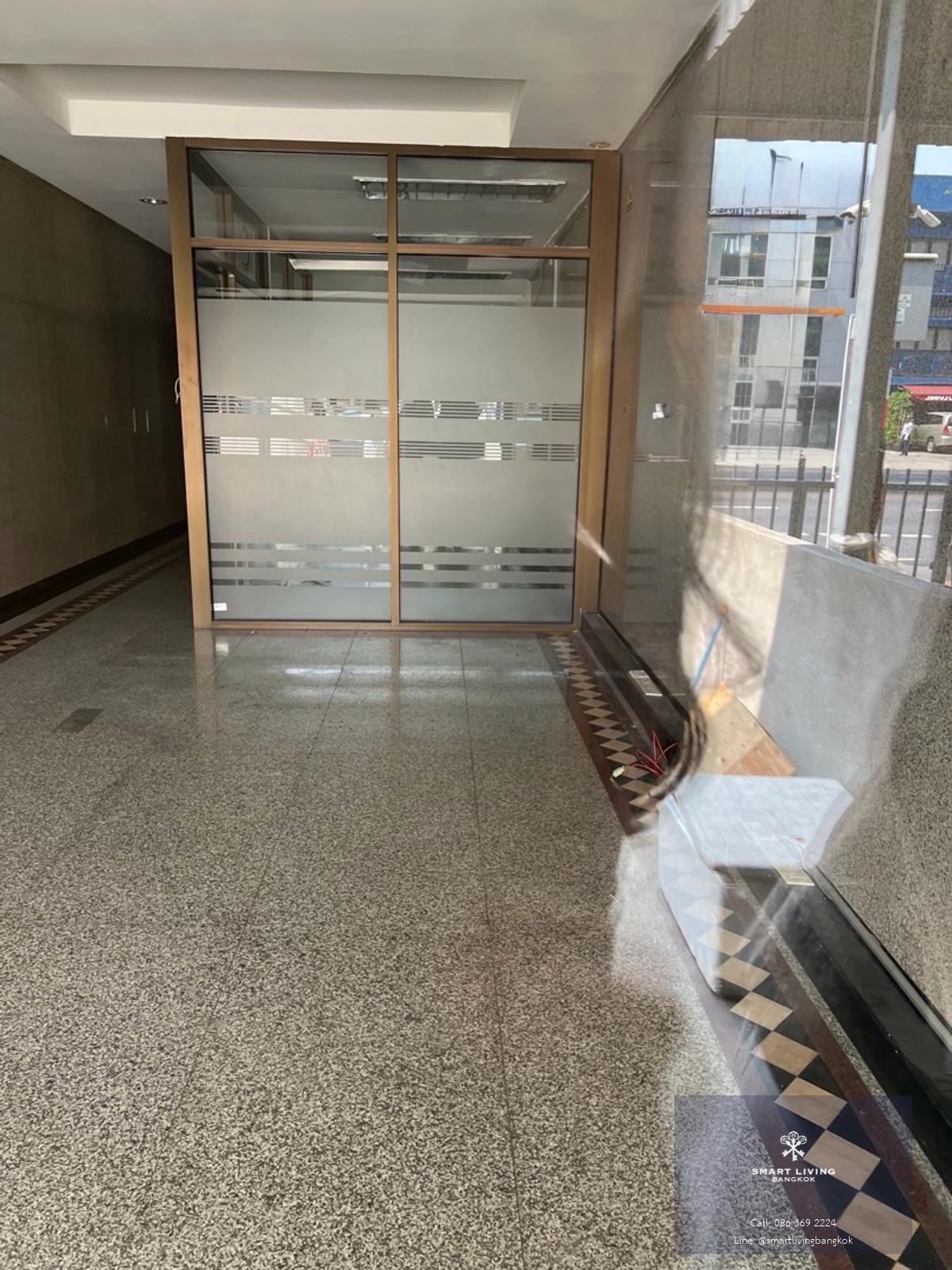 ให้เช่าอาคารพาณิชย์ 2 คูหา ติดถนนพหลโยธิน ทำเลสนามเป้า พื้นที่ใหญ่ จอดรถหน้าอาคารได้