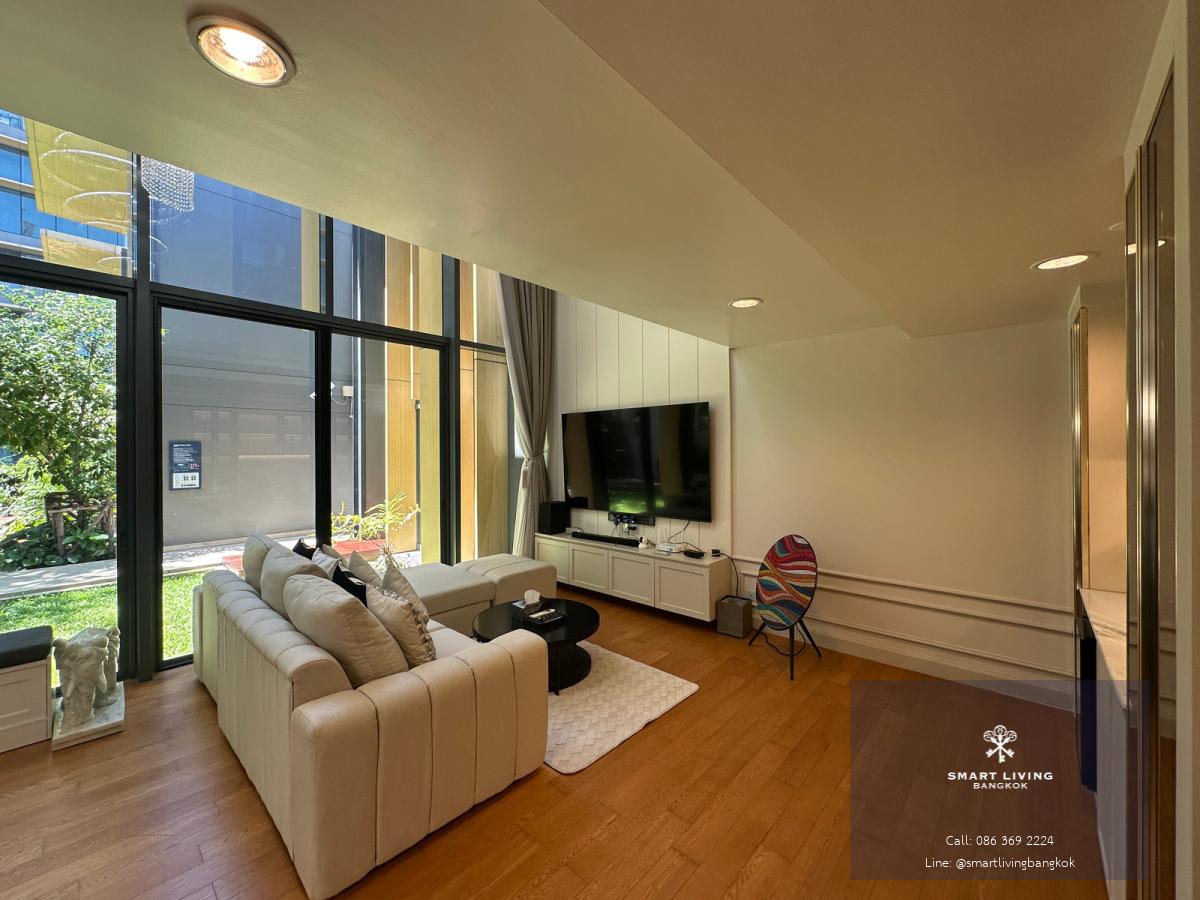 ปล่อยเช่าคอนโด 2 ชั้น Sky House Duplex โครงการ The Lumpini 24 (230 ตร.ม. 3 นอน 3 น้ำ มีครัวปิด) ตกแต่งโมเดิร์น โปร่งโล่ง ใกล้ BTS พร้อมพงษ์ และห้างเอ็มโพเรียม หิ้วกระเป๋าเข้าอยู่ได้เลย