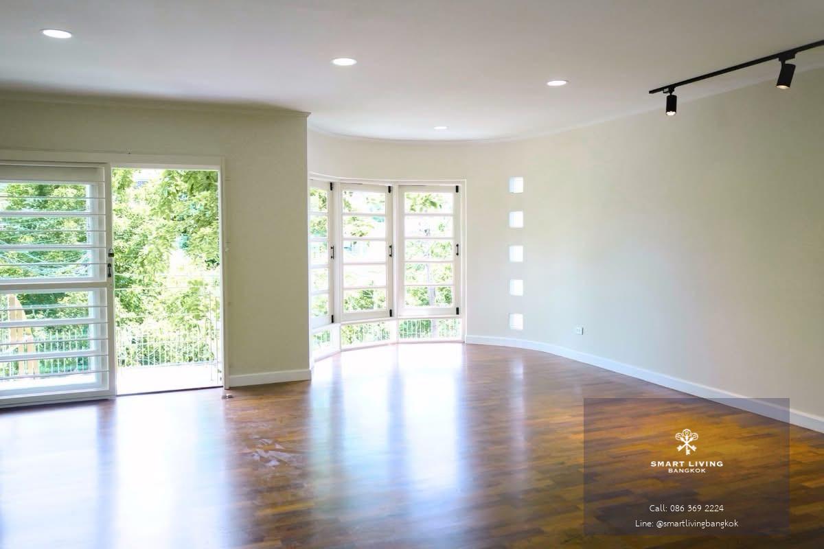 ทาวน์โฮมรีโนเวทใหม่ทั้งหลัง 4 ชั้น สไตล์มินิมอล ทำเลรัชดา 42 ราคาดีที่สุดในย่าน