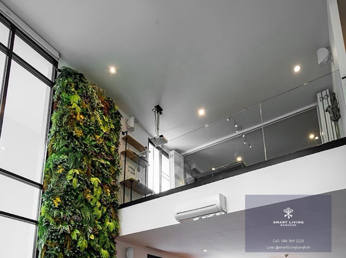 คอนโด 3 ห้องนอน ดูเพลกซ์ ขนาดใหญ่ 275 ตร.ม. ย่านต้นสน ใกล้สวนลุมพินี และ Central Embassy