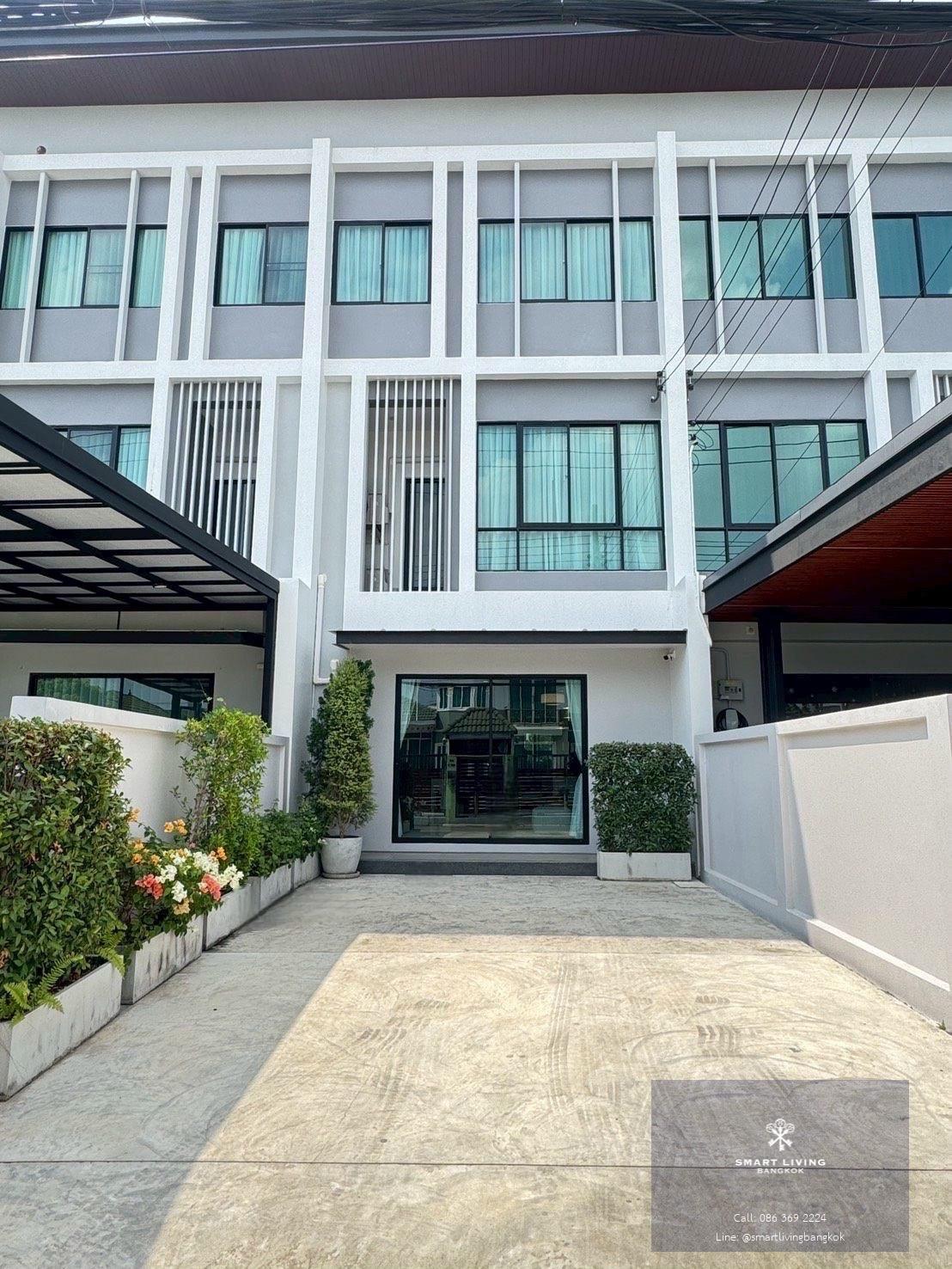 ให้เช่าทาวน์โฮม 3 ชั้น โชคชัย 4 3 ห้องนอน 226 ตร.ม ใกล้เซ็นทรัลอีสต์วิลล์ และ CDC