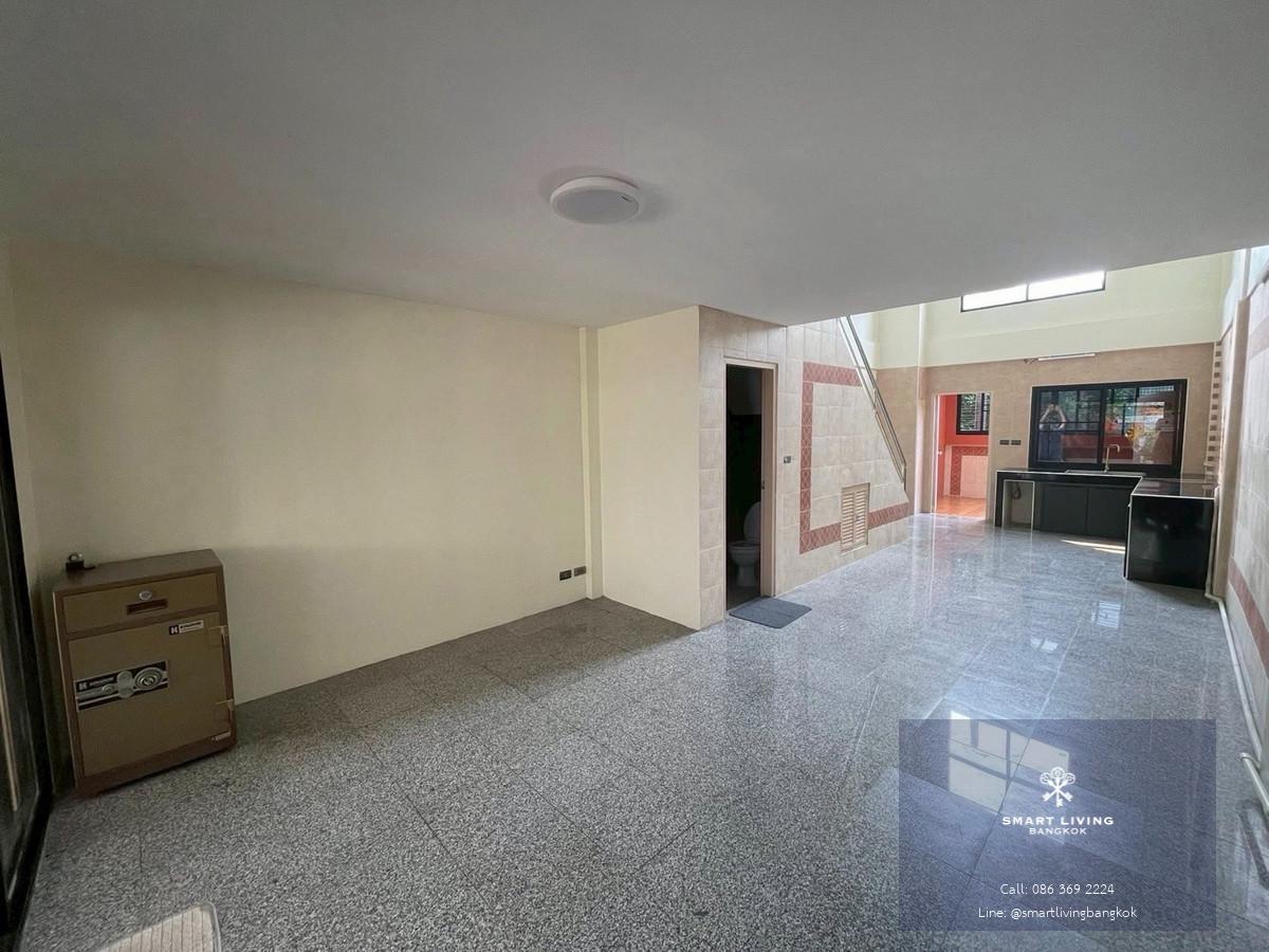 โฮมออฟฟิศ Town in Town พร้อมผู้เช่า รับรายได้ทันที ทำเลเลียบด่วน ใกล้เอกมัย ทองหล่อ เหมาะลงทุนปล่อยเช่า