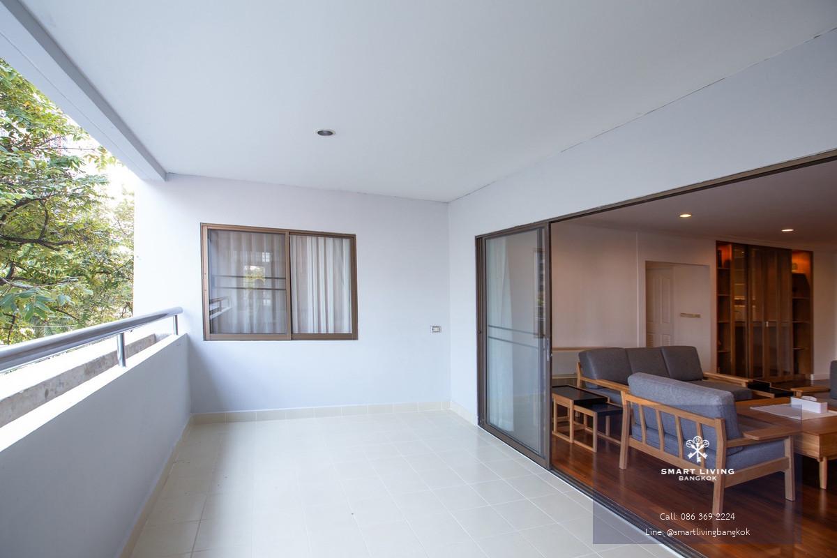 📢👇Newly renovated big size unit, petfriendly no size limit  , big balcony, Located at Sukhumvit 31, near Em district
