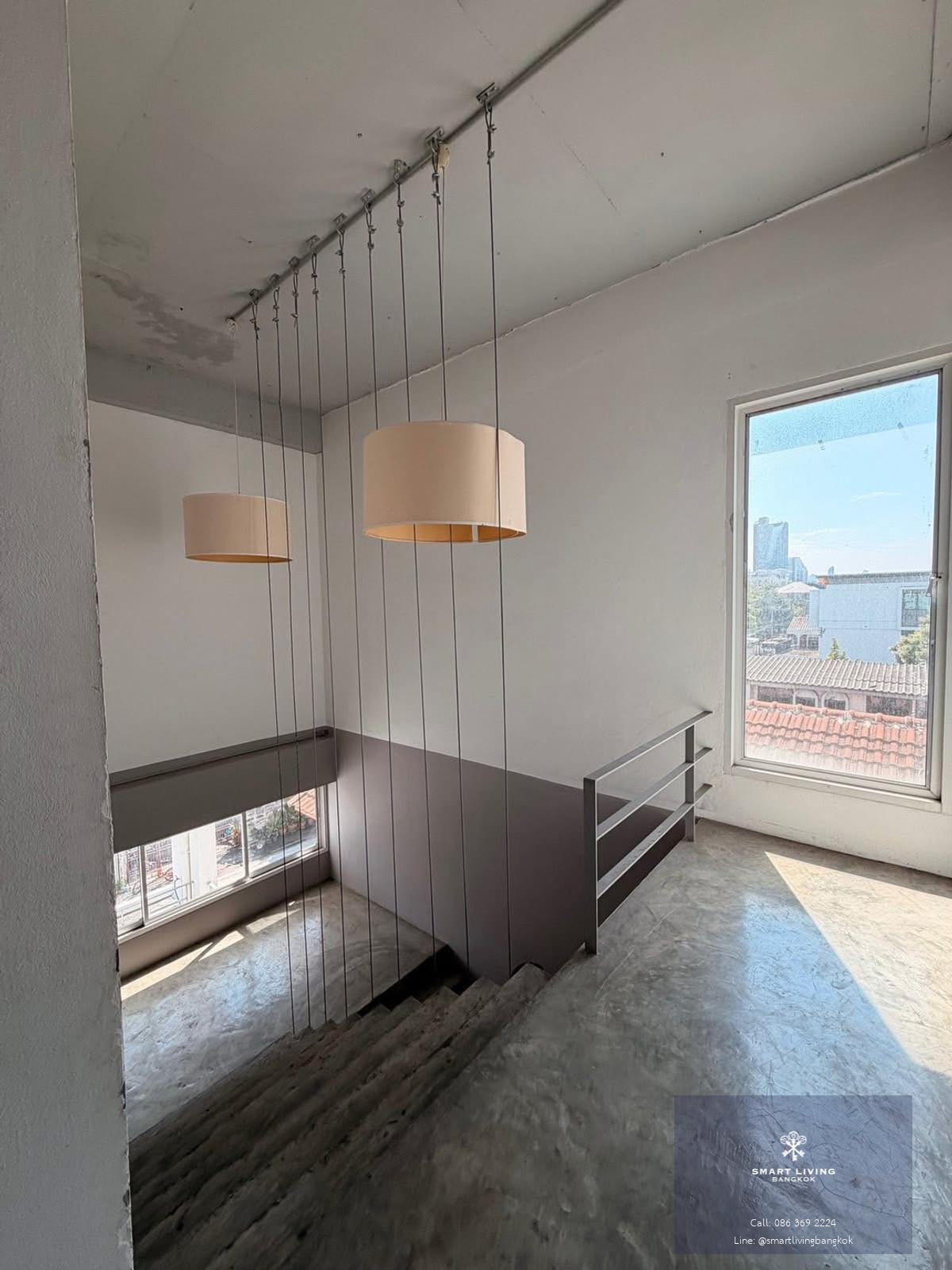 อาคารโฮมออฟฟิศขนาดใหญ่ในย่านพระราม 9 – RCA ทำเลศักยภาพใจกลางเมือง เหมาะสำหรับบริษัทที่ต้องการพื้นที่สำนักงานขนาดใหญ่ สามารถจดทะเบียนบริษัทได้ พร้อมใช้งานทันที เดินทางสะดวก ใกล้ทางด่วน MRT และ Airport Link