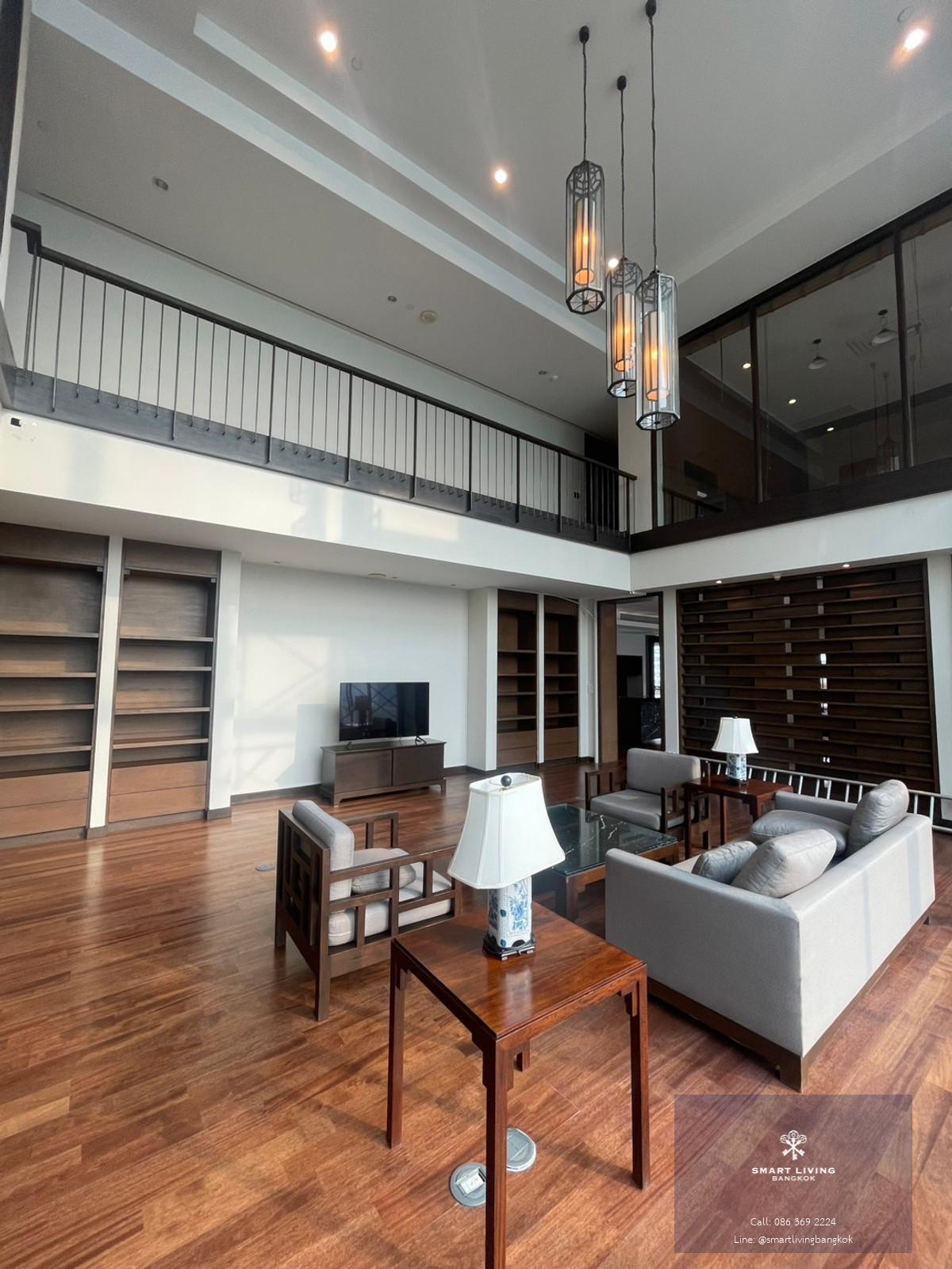 ให้เช่า Duplex Penhouse ขนาด 4 ห้องนอน, มีพื้นที่นั่งเล่น 2 ส่วน และห้องครัวปิด, ตกแต่งสไตล์วูดดี้, เฟอร์นิเจอร์ครบ, ระเบียงใหญ่ วิวเมือง, ใกล้ BTS ทองหล่อ