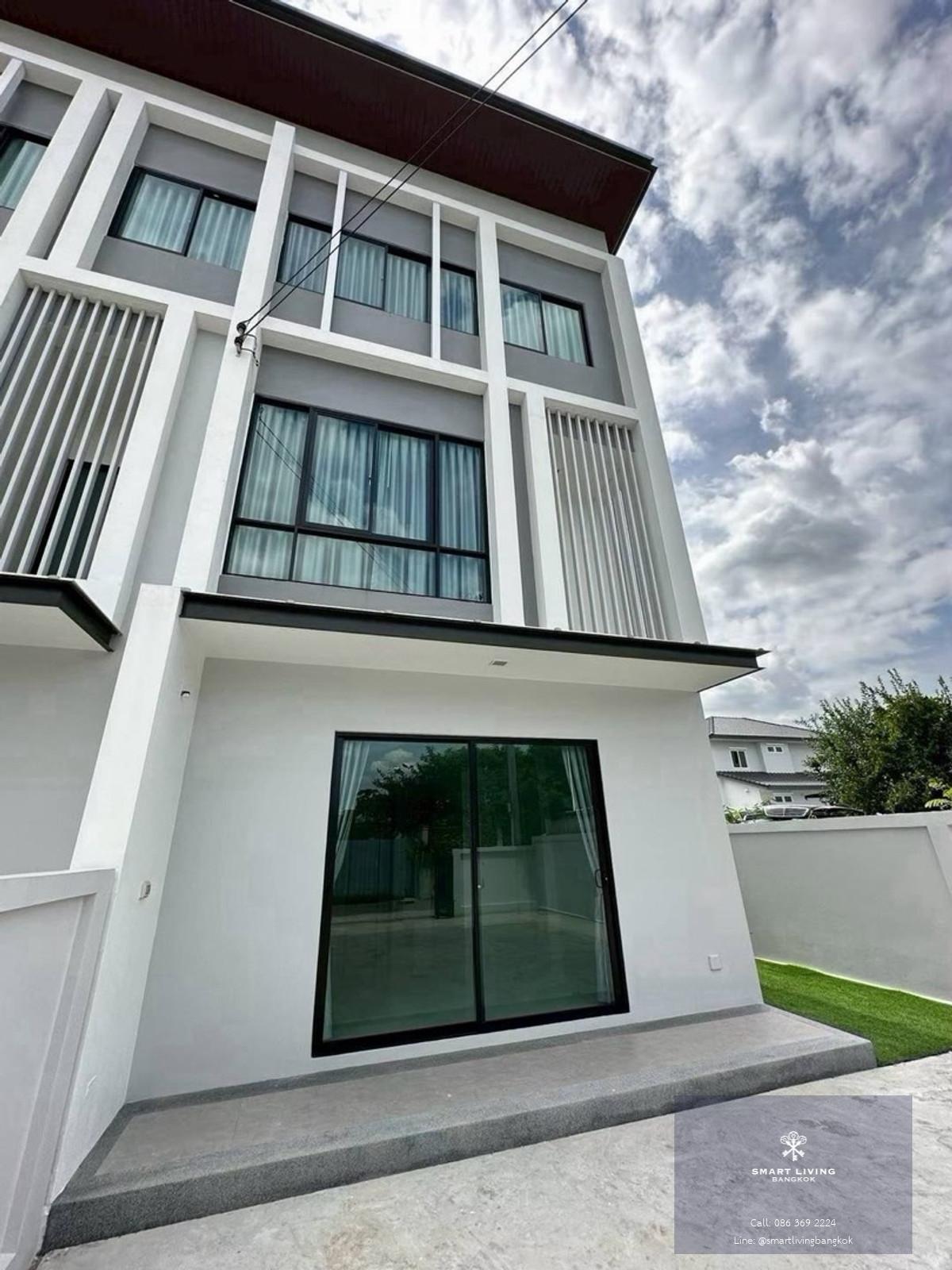 ทาวน์โฮมให้เช่า โชคชัย 4 สตรีวิทยา 2 พื้นที่ใช้สอย 300 ตร.ม ฟังก์ชันครบ รองรับทั้งอยู่อาศัยและทำธุรกิจ