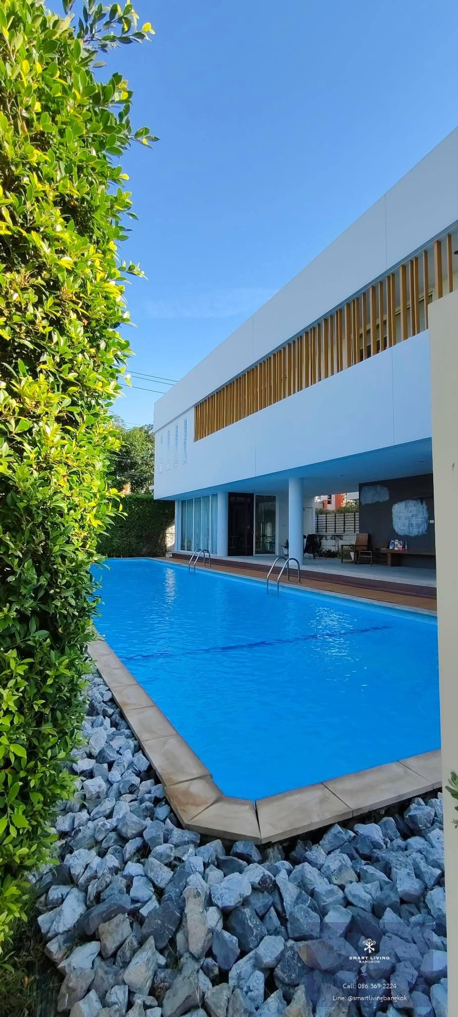 ให้เช่าบ้านเดี่ยวหรูแปลงมุม Courtyard Villa พระราม 9 พื้นที่  400 ตร.ม. พร้อมจากุซซี่ส่วนตัว นัดหมายเข้าชมความสมบูรณ์
