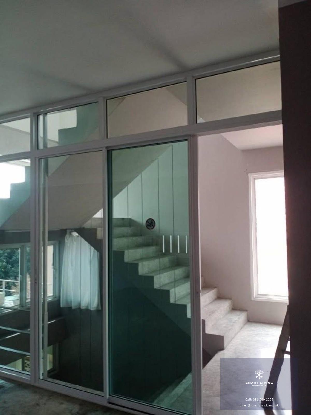 อาคารโฮมออฟฟิศขนาดใหญ่ในย่านพระราม 9 – RCA ทำเลศักยภาพใจกลางเมือง เหมาะสำหรับบริษัทที่ต้องการพื้นที่สำนักงานขนาดใหญ่ สามารถจดทะเบียนบริษัทได้ พร้อมใช้งานทันที เดินทางสะดวก ใกล้ทางด่วน MRT และ Airport Link