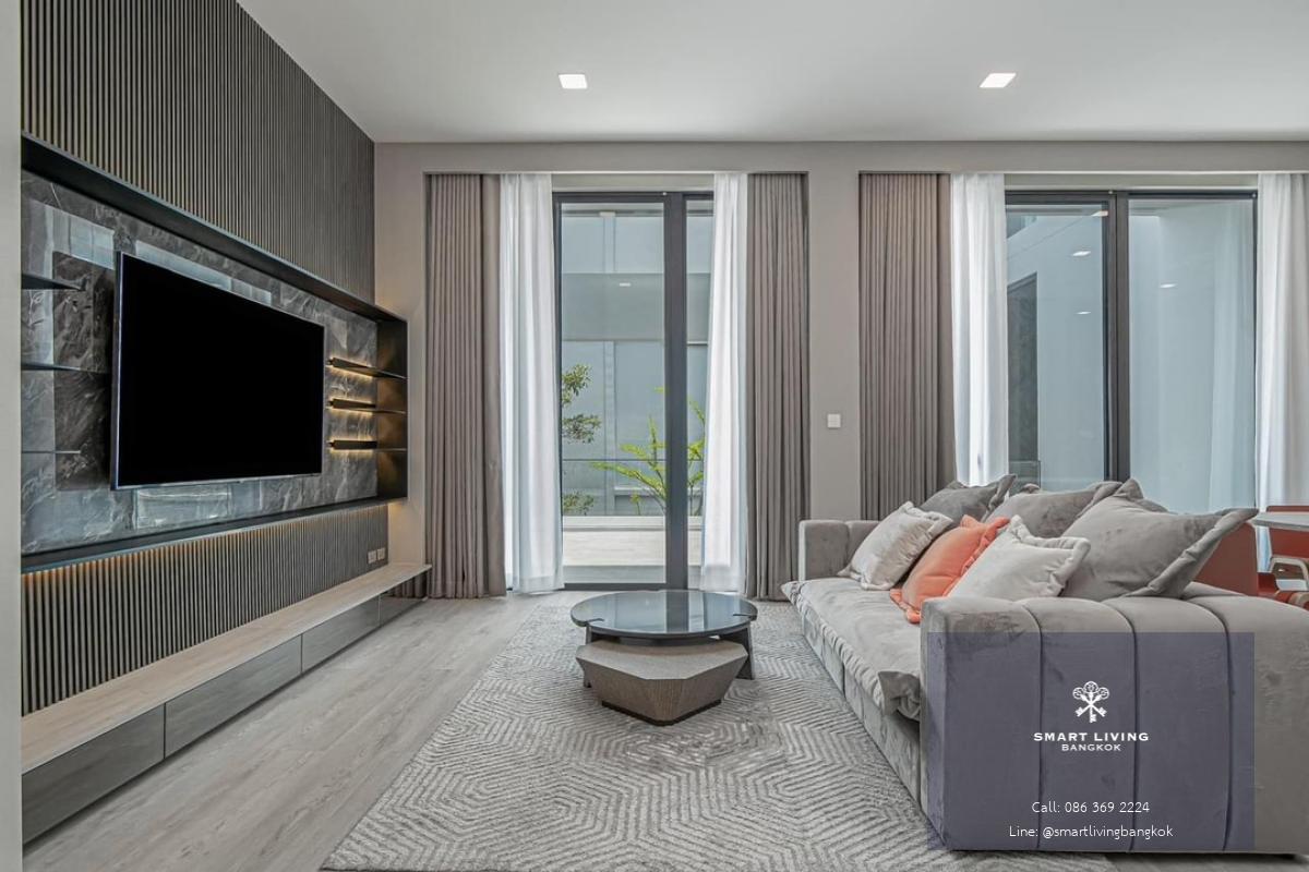 📢👇 Luxury 3 storey house with lift and fully furnished for rent at Vive 2 Krungthep Kreetha (Behind Willington school).Transportation is convenient on many routes , near Si Rat Expressway (Rama 9 toll).❌ no pets❌ no smoking