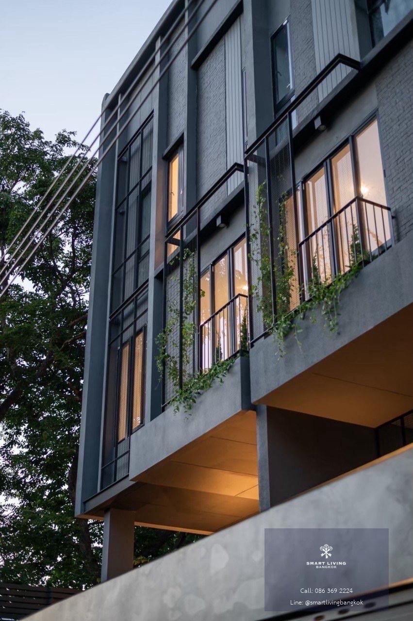 ขาย/เช่า ทาวน์โฮม 3 ชั้นครึ่ง รัชดา 20 ใกล้ MRT รัชดาภิเษก และ สุทธิสาร เข้าออกได้หลายเส้นทาง เชื่อมต่ออโศก พระราม 9 ลาดพร้าว รายล้อมแหล่งไลฟ์สไตล์ เหมาะอยู่อาศัยและลงทุนในทำเลศักยภาพสูง