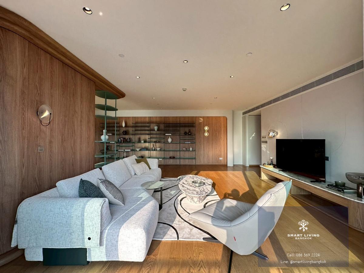 Condo for sale just only 164,xxx per/sq.m! 4 Bedroom combine very huge size located at Yenakart easy to access Sathorn and Rama 4