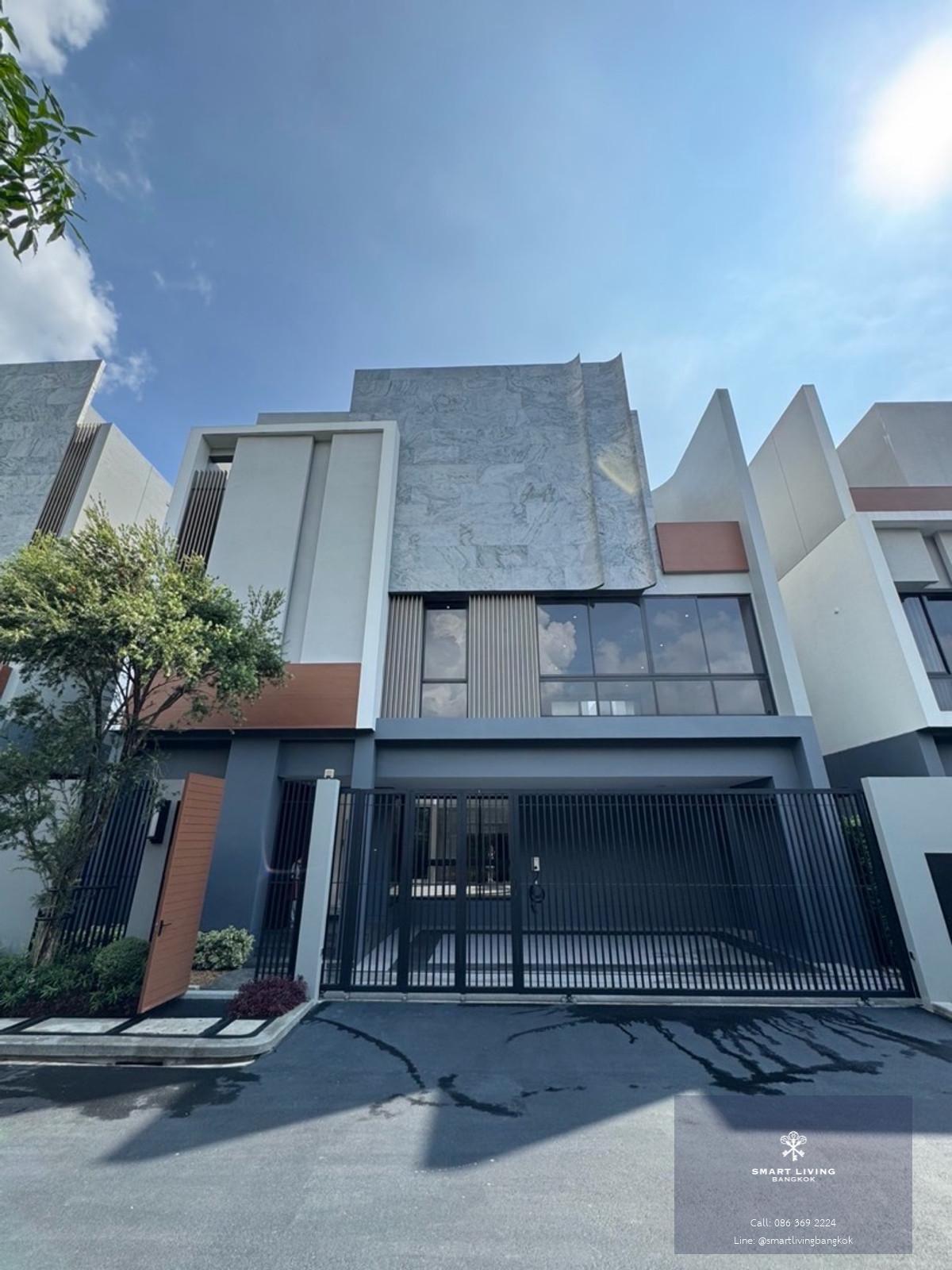 ให้เช่าบ้าน Bugaan กรุงเทพกรีฑา บ้านหรูมีลิฟต์ส่วนตัว ใกล้ Brighton College และ Wellington College
รองรับสัตว์เลี้ยง