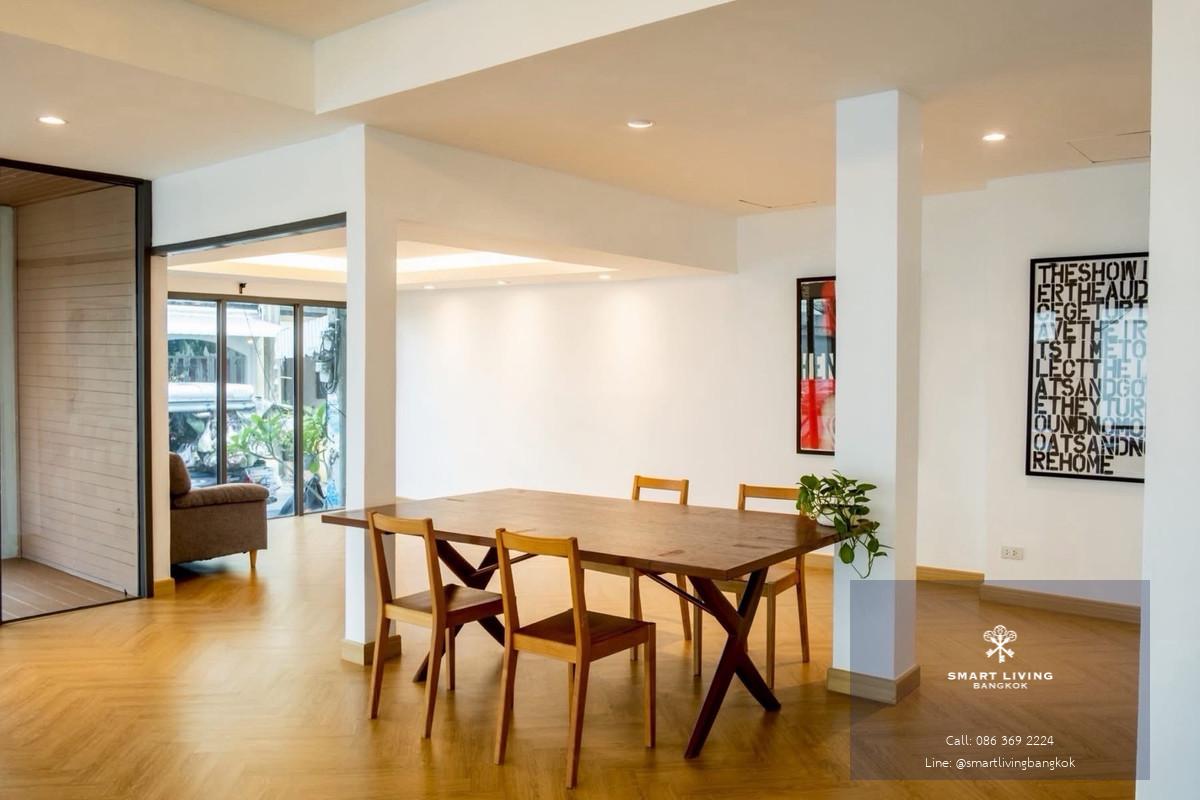 ทาวน์โฮมหลังมุมรีโนเวทใหม่ พระราม 9 เหมาะอยู่อาศัย โฮมออฟฟิศ และธุรกิจอาหาร ใกล้ถนนใหญ่