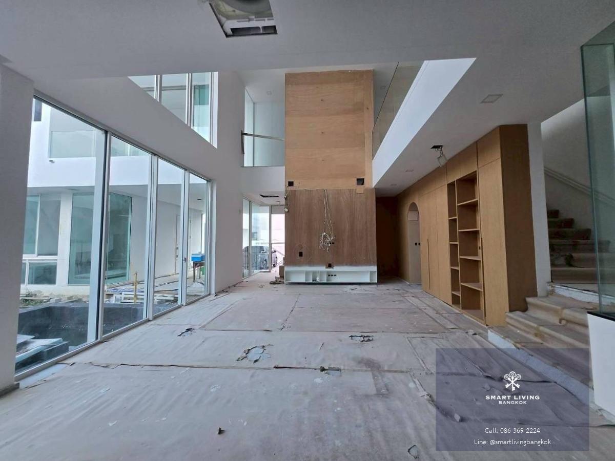 ✨ขายบ้านเดี่ยวโครงการหรูระดับ Super Luxury สไตล์ Modern Minimalที่  Vive Bangna 4ห้องนอน ขนาด 354ตรม. มาพร้อมเอกลักษณ์ชัดเจนมาก คือโทนสีขาวทั้งหลัง