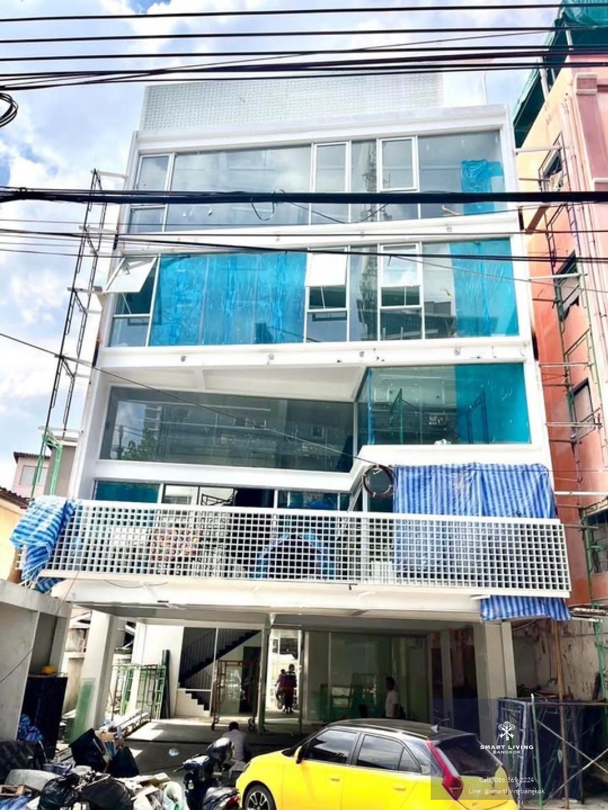 📢👇 ขายพร้อมผู้เช่า Yield 6.6%ต่อปี สัญญาเช่า 5 ปี รับค่าเช่า 250k สิ้นสุด ปี 2573 อาคารสูง 4.5 ชั้น มีชั้นลอย และดาดฟ้า รองรับการติดตั้งลิฟต์โดยสาร ใกล้ The Street รัชดา