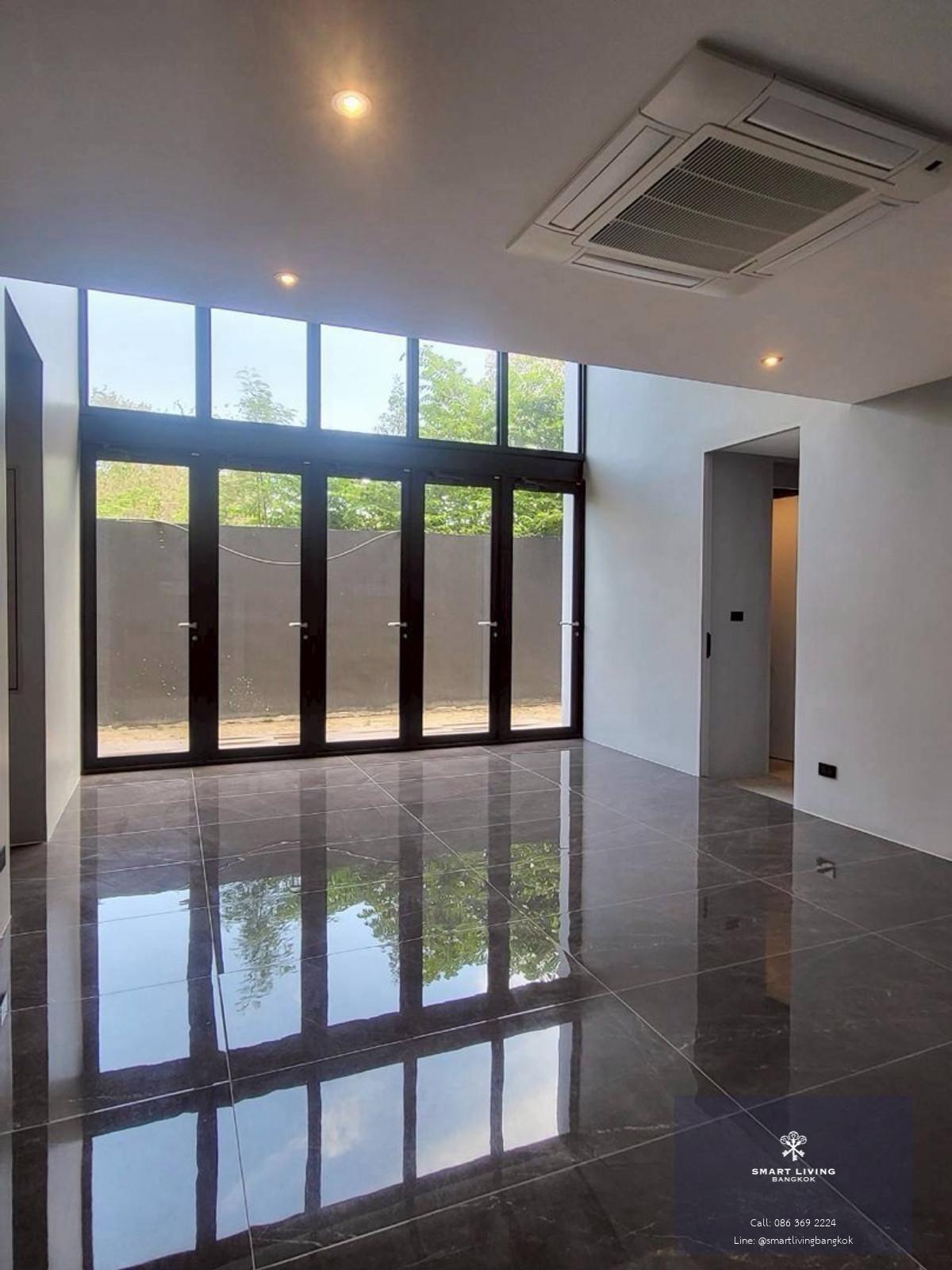 บ้านหรูอัลตร้าศรีนครินทร์พร้อมสระว่ายน้ำส่วนตัวและลิฟต์ ใกล้พาราไดซ์พาร์คและโรงเรียนนานาชาติเบิร์กลีย์