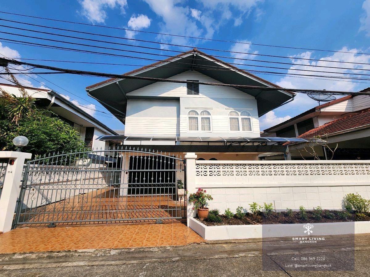 ให้เช่าบ้านเดี่ยว ห้วยขวาง รีโนเวทใหม่ พร้อมอยู่ 5 ห้องนอน 2 ชั้น พื้นที่ใช้สอย 400 ตร.ม บนที่ดิน 70 ตร.ว ทำเลใกล้ตลาดกลางคืน เหมาะอยู่อาศัยหรือทำ Airbnb รองรับลูกค้าต่างชาติ