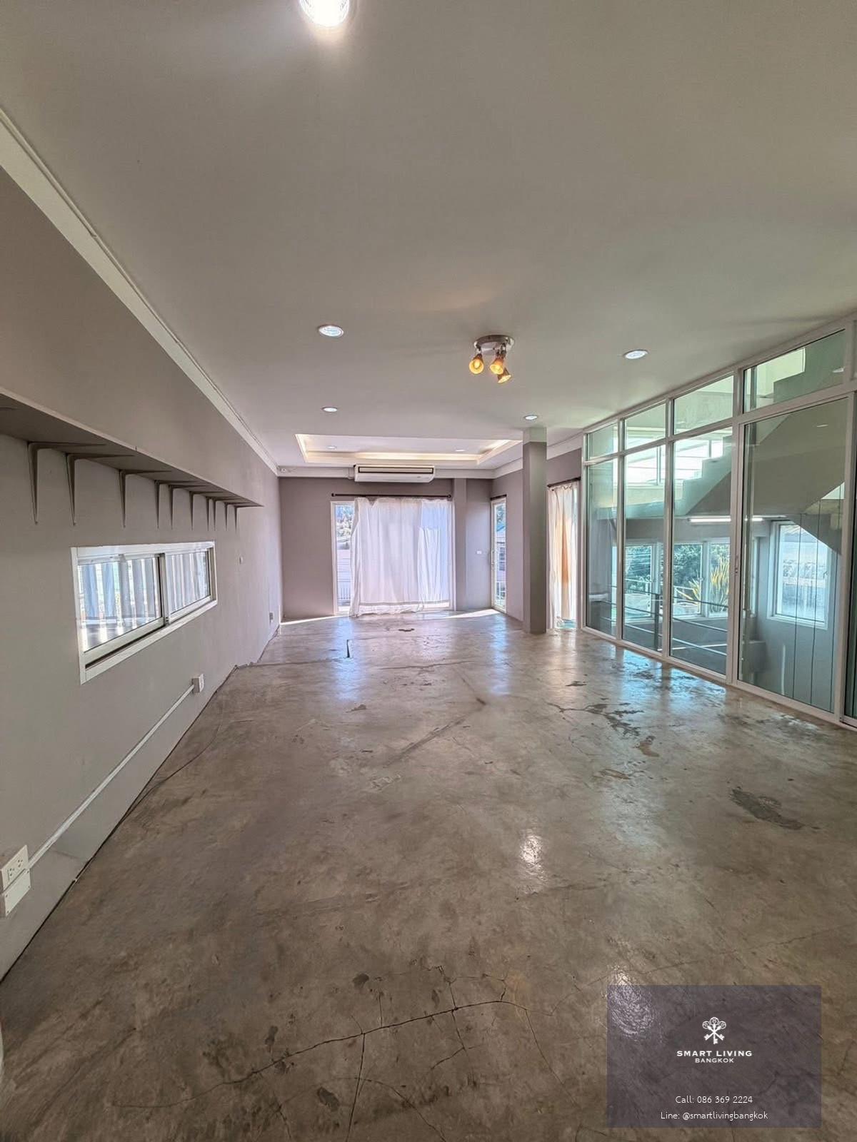 อาคารโฮมออฟฟิศขนาดใหญ่ในย่านพระราม 9 – RCA ทำเลศักยภาพใจกลางเมือง เหมาะสำหรับบริษัทที่ต้องการพื้นที่สำนักงานขนาดใหญ่ สามารถจดทะเบียนบริษัทได้ พร้อมใช้งานทันที เดินทางสะดวก ใกล้ทางด่วน MRT และ Airport Link