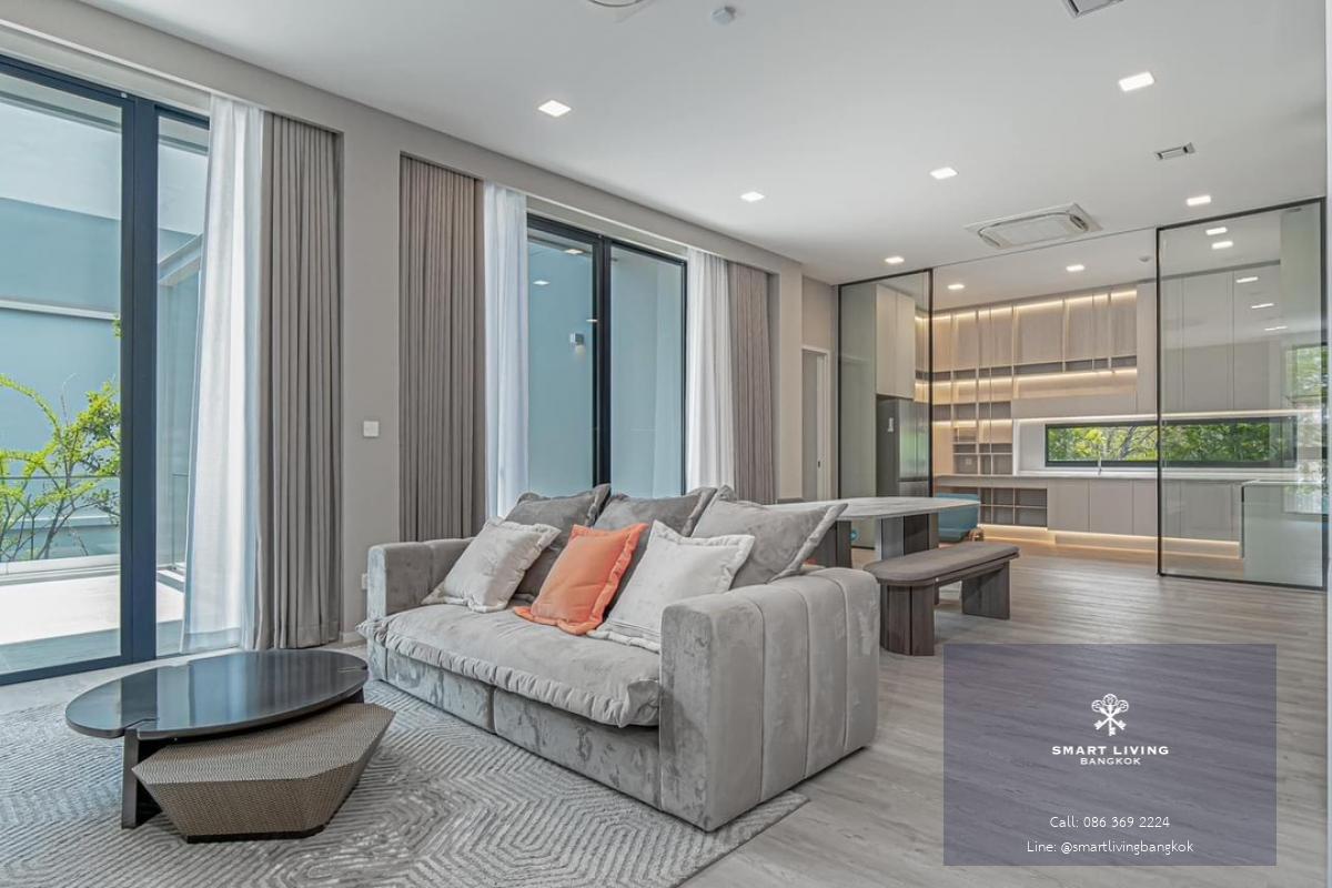 📢👇 Luxury 3 storey house with lift and fully furnished for rent at Vive 2 Krungthep Kreetha (Behind Willington school).Transportation is convenient on many routes , near Si Rat Expressway (Rama 9 toll).❌ no pets❌ no smoking