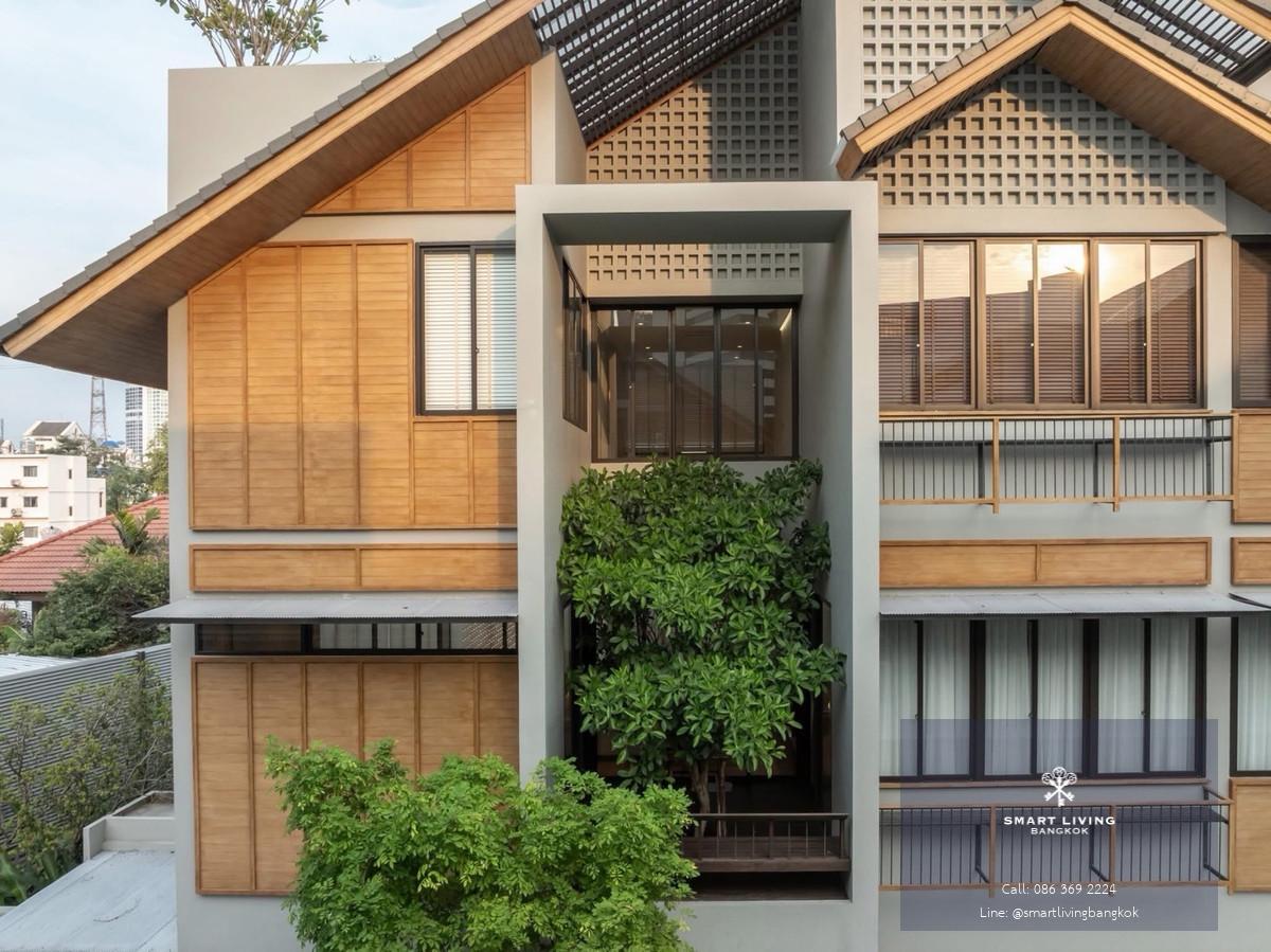 ขายบ้านเดี่ยวหรู 4 ชั้น พร้อมสระว่ายน้ำและลิฟต์ส่วนตัว โครงการ บ้าน บ้าน วิภาวดี 20 ใกล้ BTS ห้าแยกลาดพร้าว และ MRT ลาดพร้าว