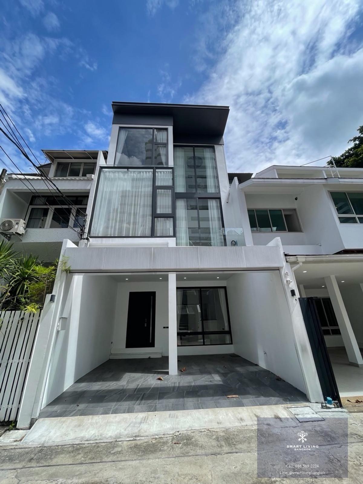 ขายทาวน์เฮาส์ สุขุมวิท พร้อมผู้เช่า ถึง 2572 ใกล้ NIST International School 
 4 ห้องนอน 250 ตร.ม ใกล้ BTS อโศก และ MRT เพชรบุรี