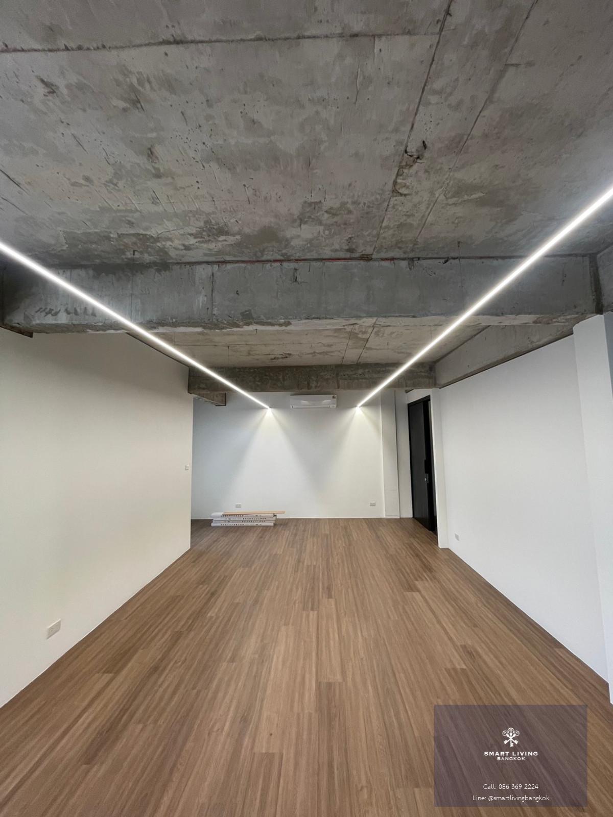 ❤️‍🔥ให้เช่าโฮมออฟฟิศ ยูนิต B รีโนเวทใหม่ ขนาด  300 ตร.ม. | สามารถเข้าได้จากรัชดา 32/ลาดพร้าว 35 | พื้นที่ใหม่ยังไม่มีเคยปล่อยเช่า | พร้อมที่ชาร์จรถ EV | ที่จอดรถมากถึง 4 คัน | ใกล้รถไฟฟ้า BTS: รัชโยธิน , พหลโยธิน 24 และ MRT: ลาดพร้าว