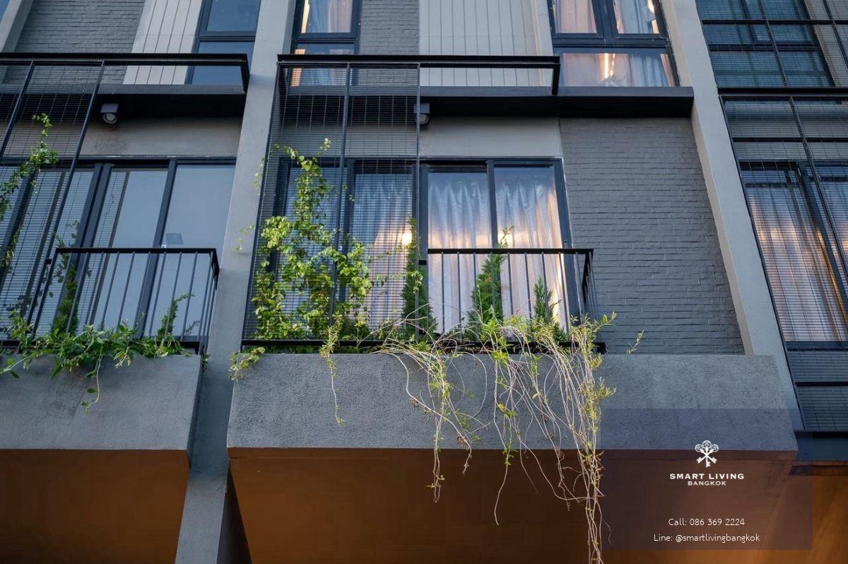 ขายทาวน์โฮม 3 ชั้นครึ่ง รัชดา 20 ใกล้ MRT รัชดาภิเษก และ สุทธิสาร เข้าออกได้หลายเส้นทาง เชื่อมต่ออโศก พระราม 9 ลาดพร้าว รายล้อมแหล่งไลฟ์สไตล์ เหมาะอยู่อาศัยและลงทุนในทำเลศักยภาพสูง