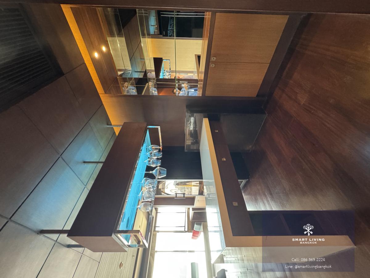 ปล่อยเช่าพื้นที่พักอาศัยขนาดใหญ่ 280 ตร.ม. โครงการ Rattanakosin View Mansion ฟังก์ชัน 3 ห้องนอน 4 ห้องน้ำ ยินดีต้อนรับท่านเพื่อเข้าชมและสัมผัสบรรยากาศจริง