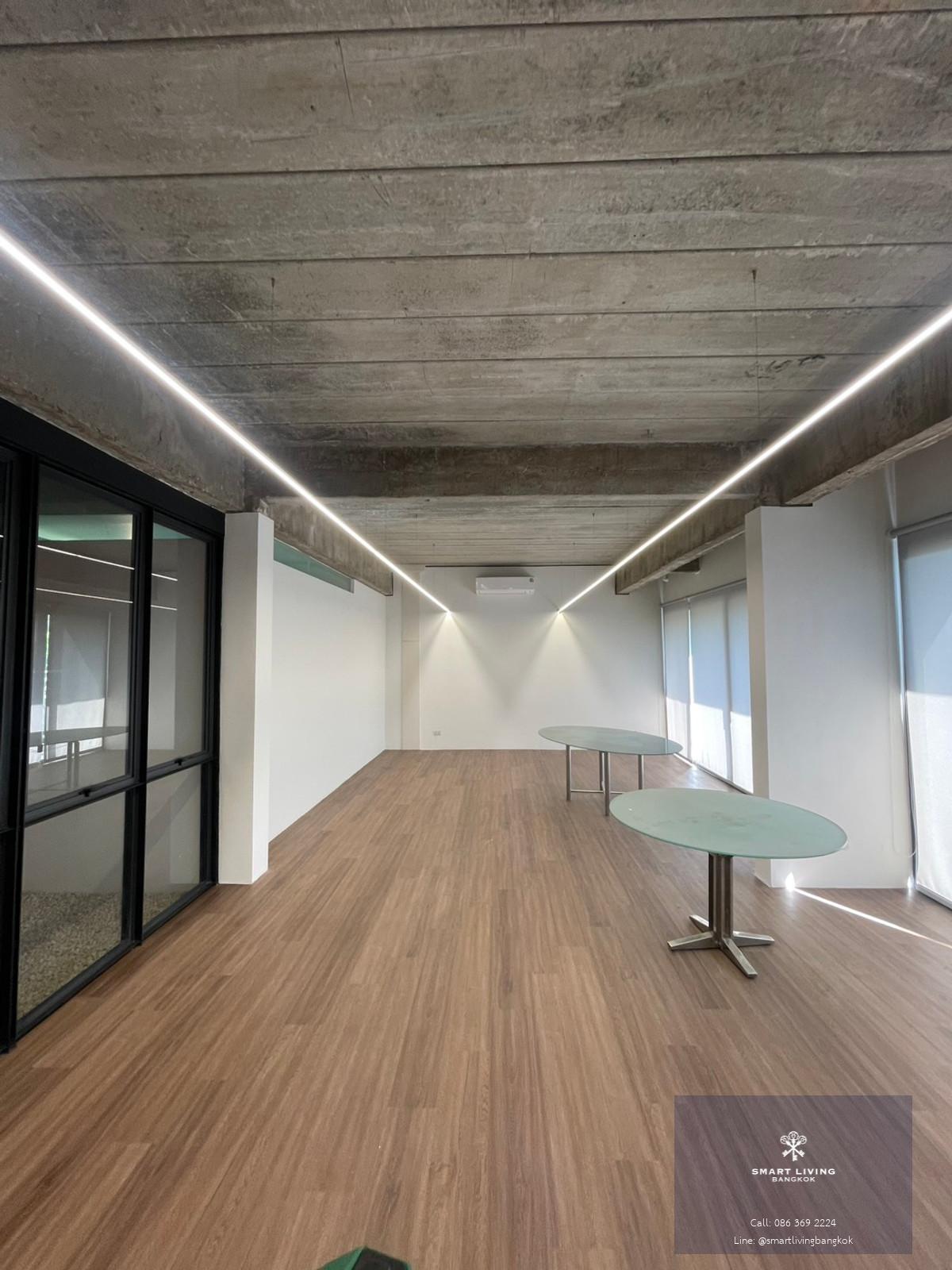 🔥ให้เช่าโฮมออฟฟิศ ยูนิต A รีโนเวทใหม่ ขนาด  300 ตร.ม. | สามารถเข้าได้จากรัชดา 32/ลาดพร้าว 35 | พื้นที่ใหม่ยังไม่มีคนเช่า | พร้อมที่ชาร์จ รถEV | พร้อมที่จอดรถมากถึง 4 คัน