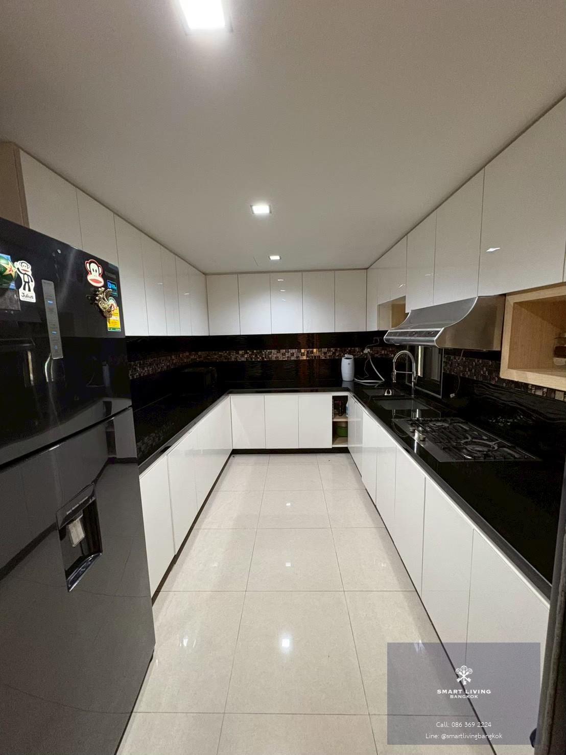 ปล่อยเช่า House Hua Lamphong บ้านเดี่ยวพร้อมอยู่ (Fully Furnished) ฟังก์ชัน 3 ห้องนอน จอดรถได้ 2 คัน ขอเชิญท่านสัมผัสความสมบูรณ์แบบบนทำเลที่หาได้ยากยิ่ง