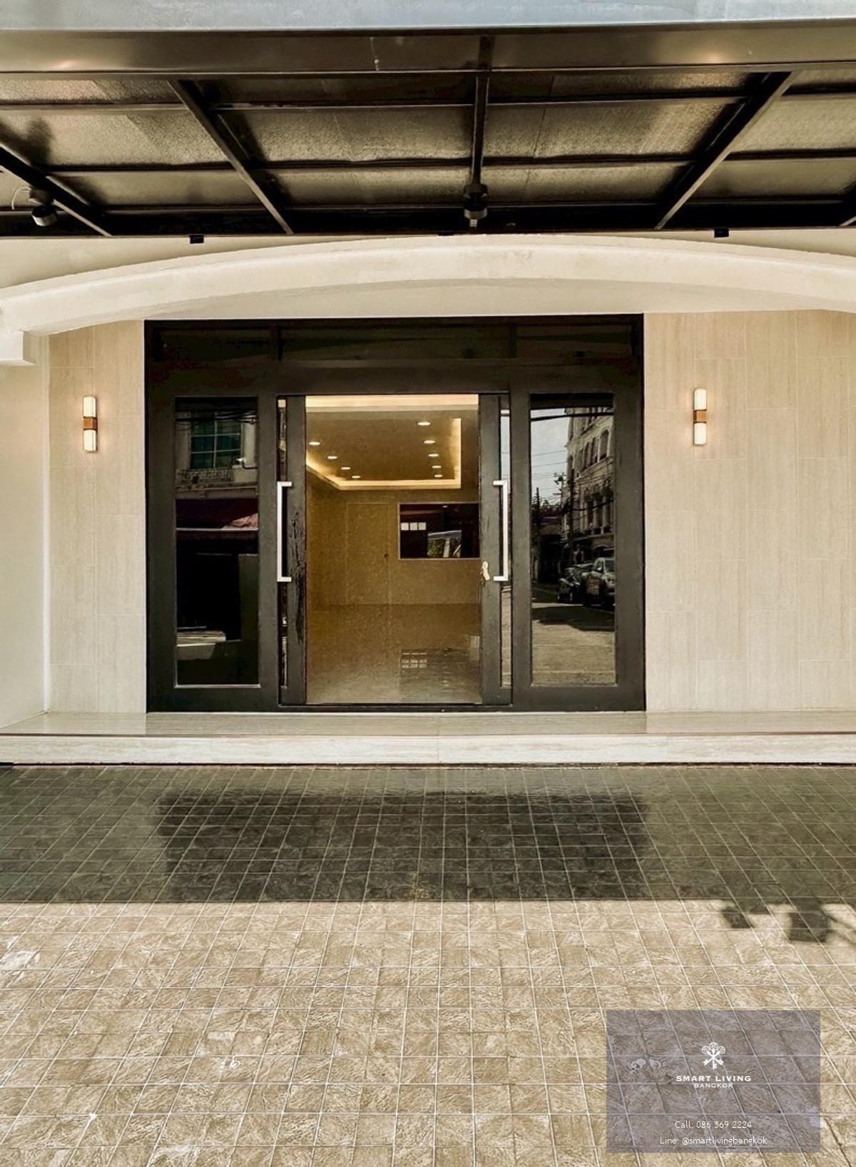 ขายโฮมออฟฟิศ พระราม 9 ลาดพร้าว 4 ชั้น หลังมุม รีโนเวทใหม่ ติดถนนใหญ่ ใกล้ทางด่วน เหมาะทำธุรกิจและลงทุน