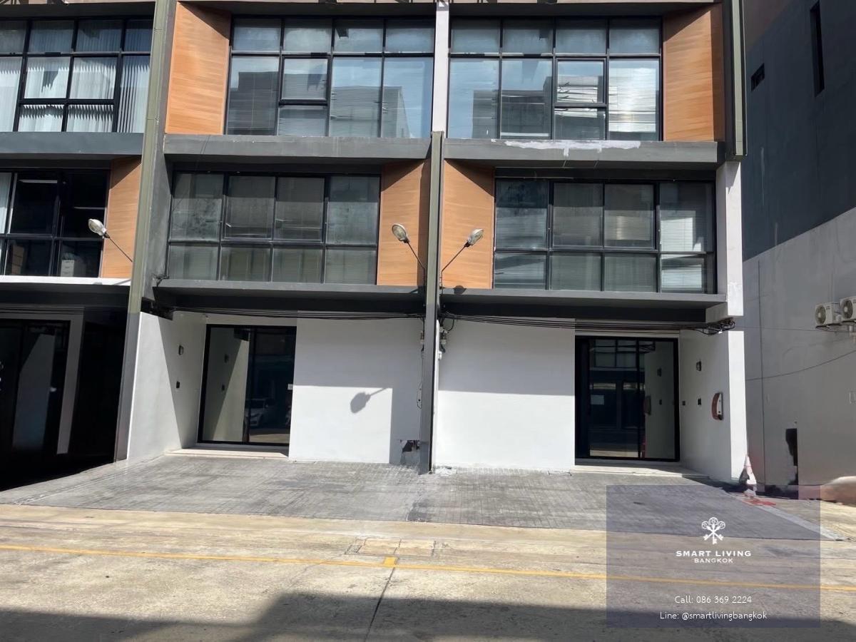 ขายหรือให้เช่า โฮมออฟฟิศ The Pride Sukhumvit 77 อ่อนนุช 30 5 ชั้น 2 ยูนิตเชื่อมกัน พื้นที่ 760 ตร.ม มีลิฟต์ส่วนตัว รองรับการใช้งานหลากหลายธุรกิจ พร้อมใช้งานทันที