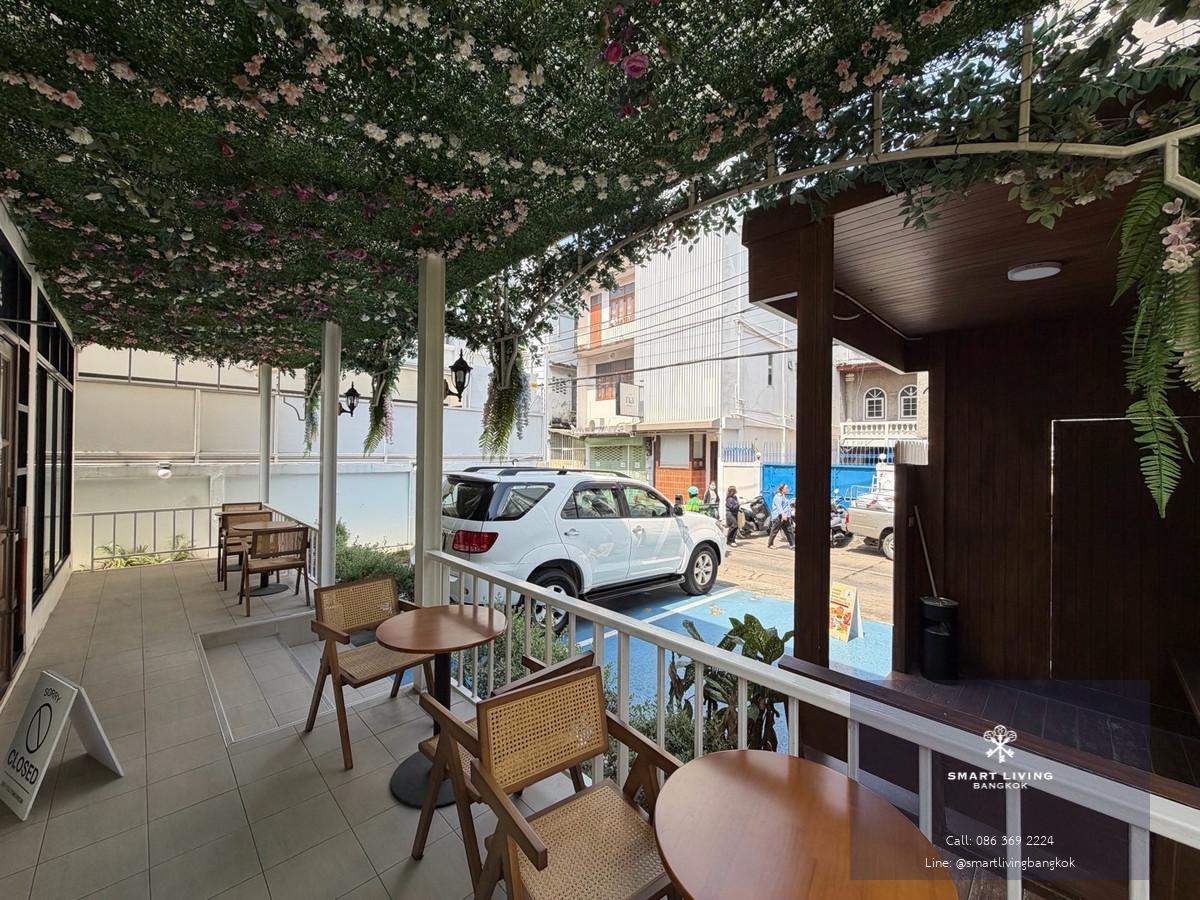 ให้เช่าอาคารพาณิชย์ 2 ชั้น สไตล์คาเฟ่ เอกมัย ใกล้ถนนสุขุมวิท พื้นที่ 200 ตร.ม.