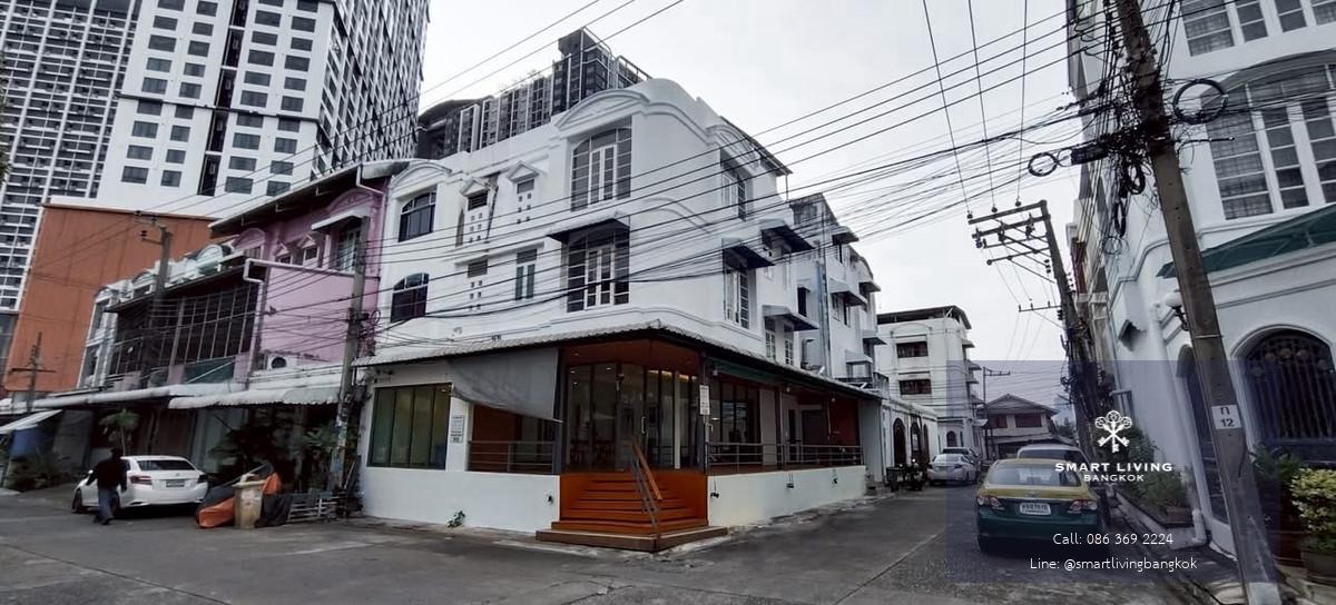 ขายทาวน์โฮมหลังมุมรีโนเวทใหม่ พระราม 9 เหมาะอยู่อาศัย โฮมออฟฟิศ และธุรกิจอาหาร ใกล้ถนนใหญ่