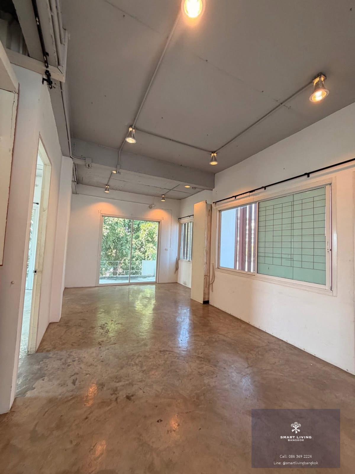 อาคารโฮมออฟฟิศขนาดใหญ่ในย่านพระราม 9 – RCA ทำเลศักยภาพใจกลางเมือง เหมาะสำหรับบริษัทที่ต้องการพื้นที่สำนักงานขนาดใหญ่ สามารถจดทะเบียนบริษัทได้ พร้อมใช้งานทันที เดินทางสะดวก ใกล้ทางด่วน MRT และ Airport Link