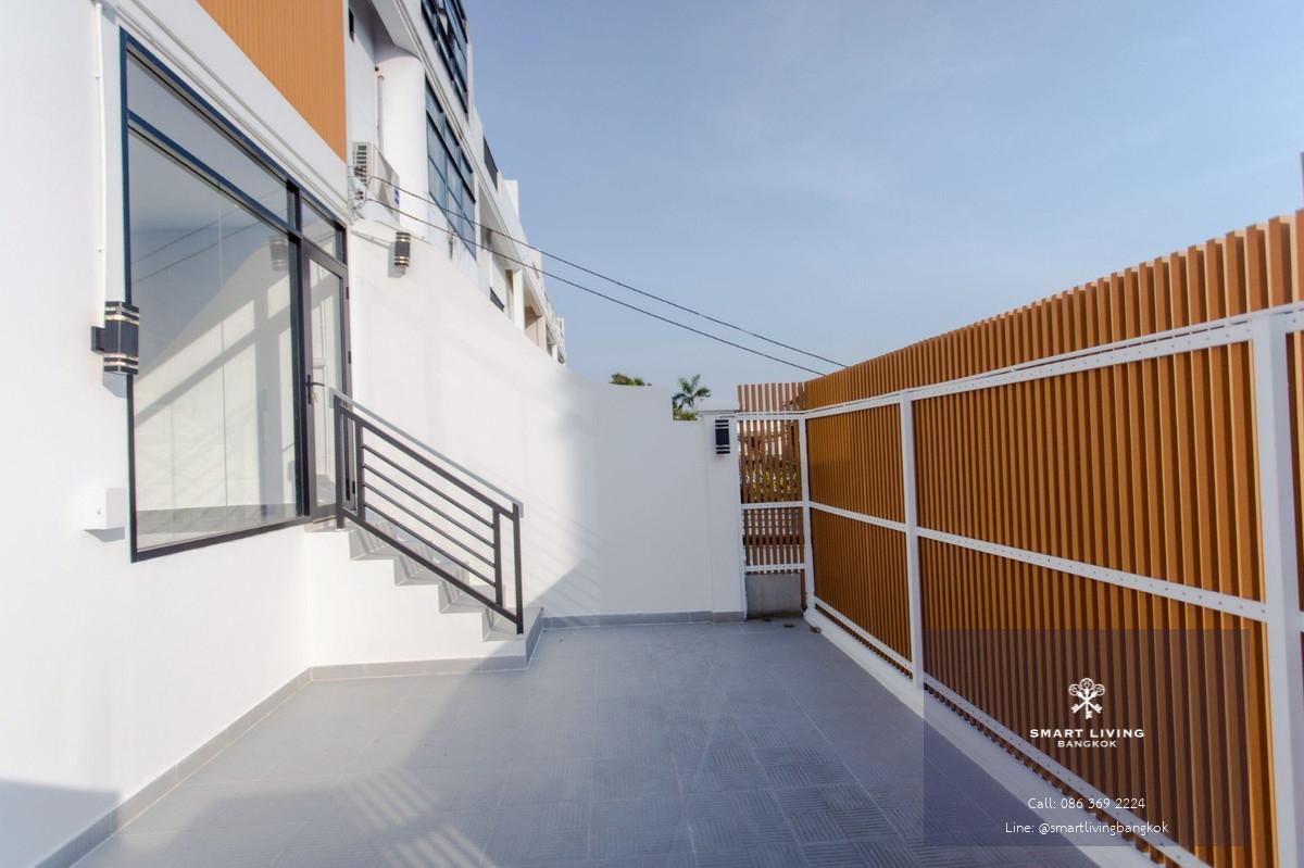 Large Home Office House in Huai Khwang Area | 6 Bedrooms 7 Bathrooms | Land 52 Sq.w. Access Multiple Roads ใกล้ MRT เหมาะทั้งอยู่อาศัยและทำธุรกิจ