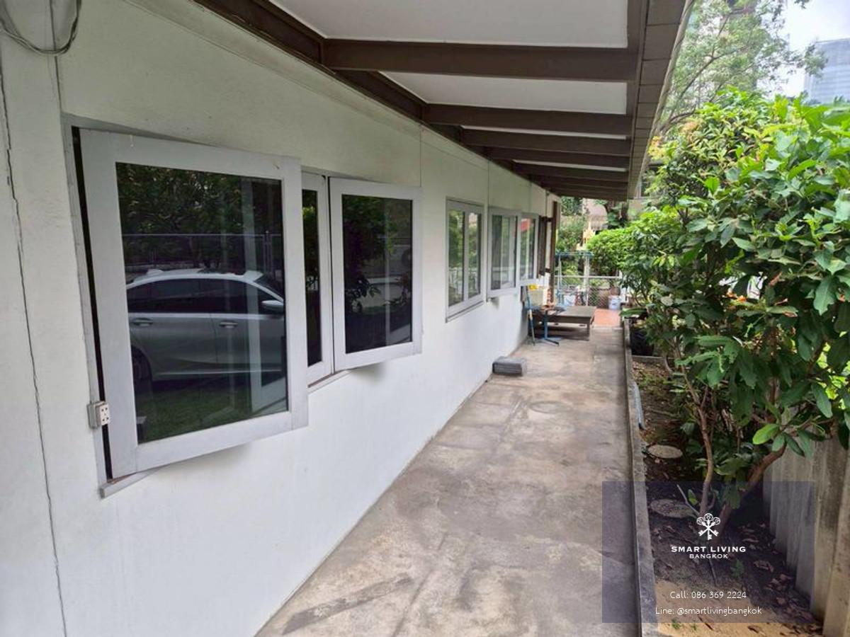 ให้เช่าพื้นที่ทำธุรกิจ ร้านค้า ร้านอาหาร ย่านอโศก สุขุมวิท ขนาด 96ตรว. สามารถเช่าทำธุรกิจอื่นๆได้ ทำเลดีใกล้สิ่งอำนวยความสะดวก 5นาทีถึงBTSอโศก และMRTสุขุมวิท